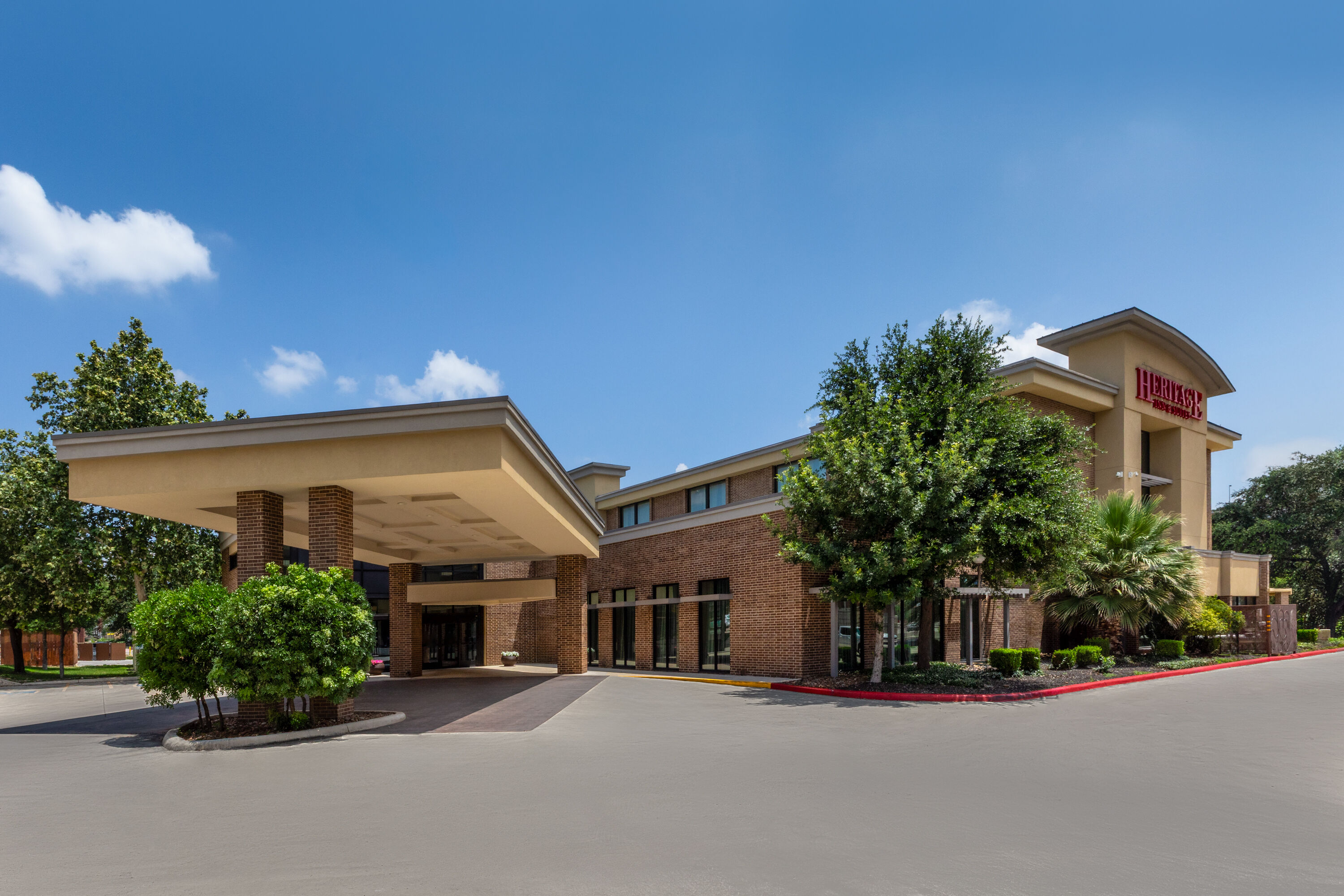 Exterior Day Image of Heritage Inn & Suites San Antonio Airport, Trademark Wyndham hotel in San Antonio, Texas