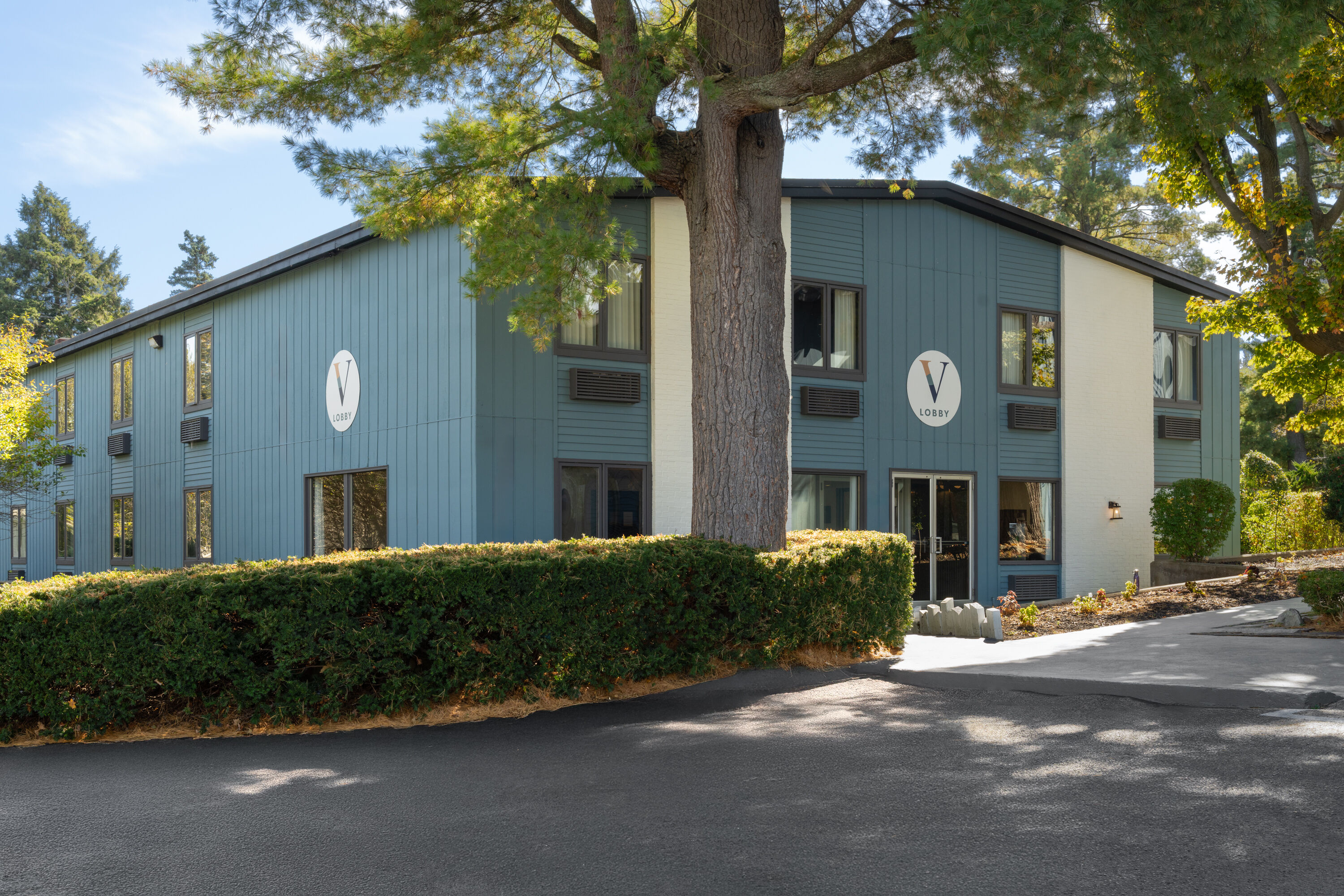 Exterior Day Image of Hotel Vervana, Trademark Collection by Wyndham hotel in Bennington, Vermont