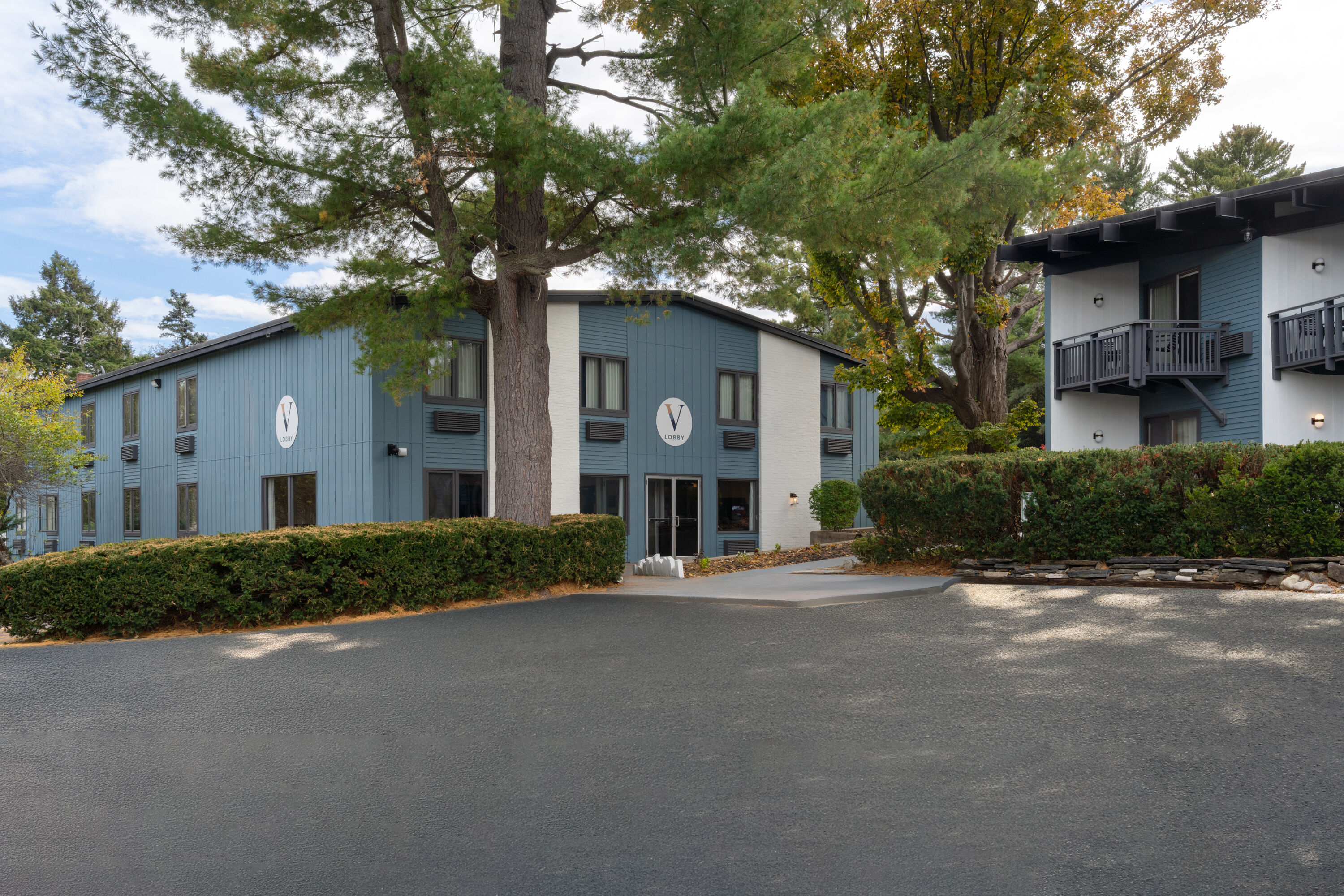 Exterior Day Image of Hotel Vervana, Trademark Collection by Wyndham hotel in Bennington, Vermont