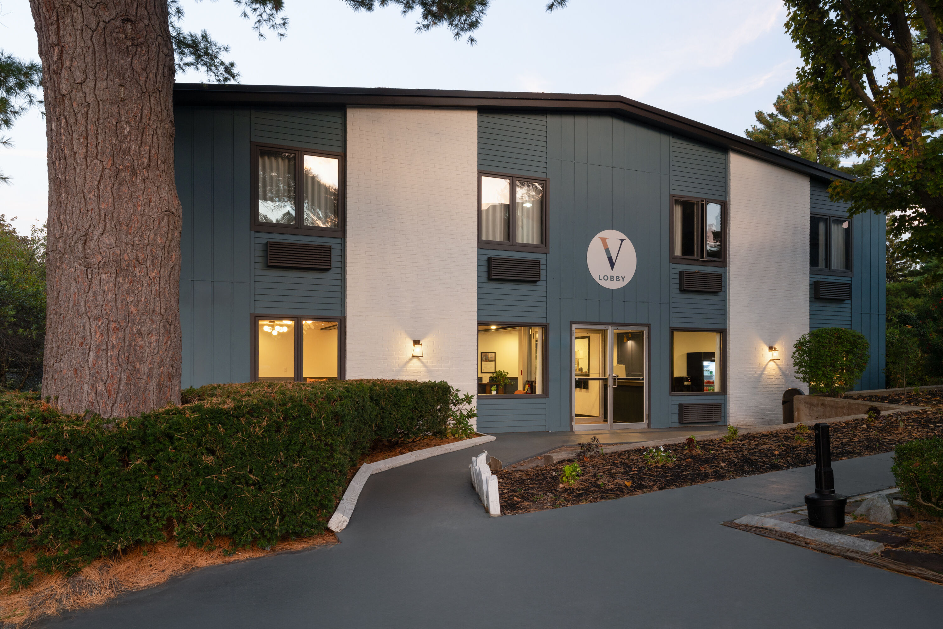 Exterior Dusk Image of Hotel Vervana, Trademark Collection by Wyndham hotel in Bennington, Vermont
