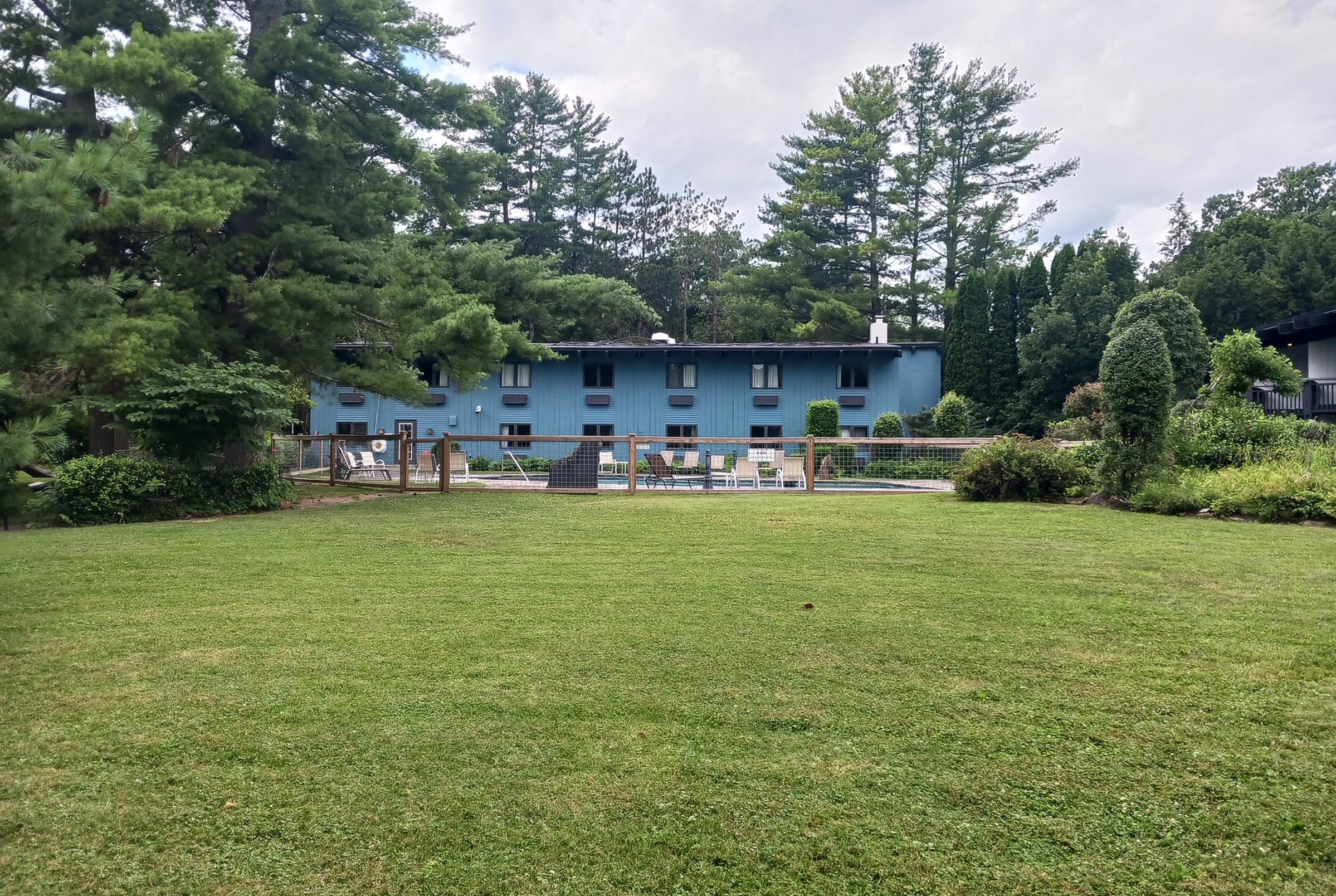 Exterior of Hotel Vervana, Trademark Collection by Wyndham hotel in Bennington, Vermont