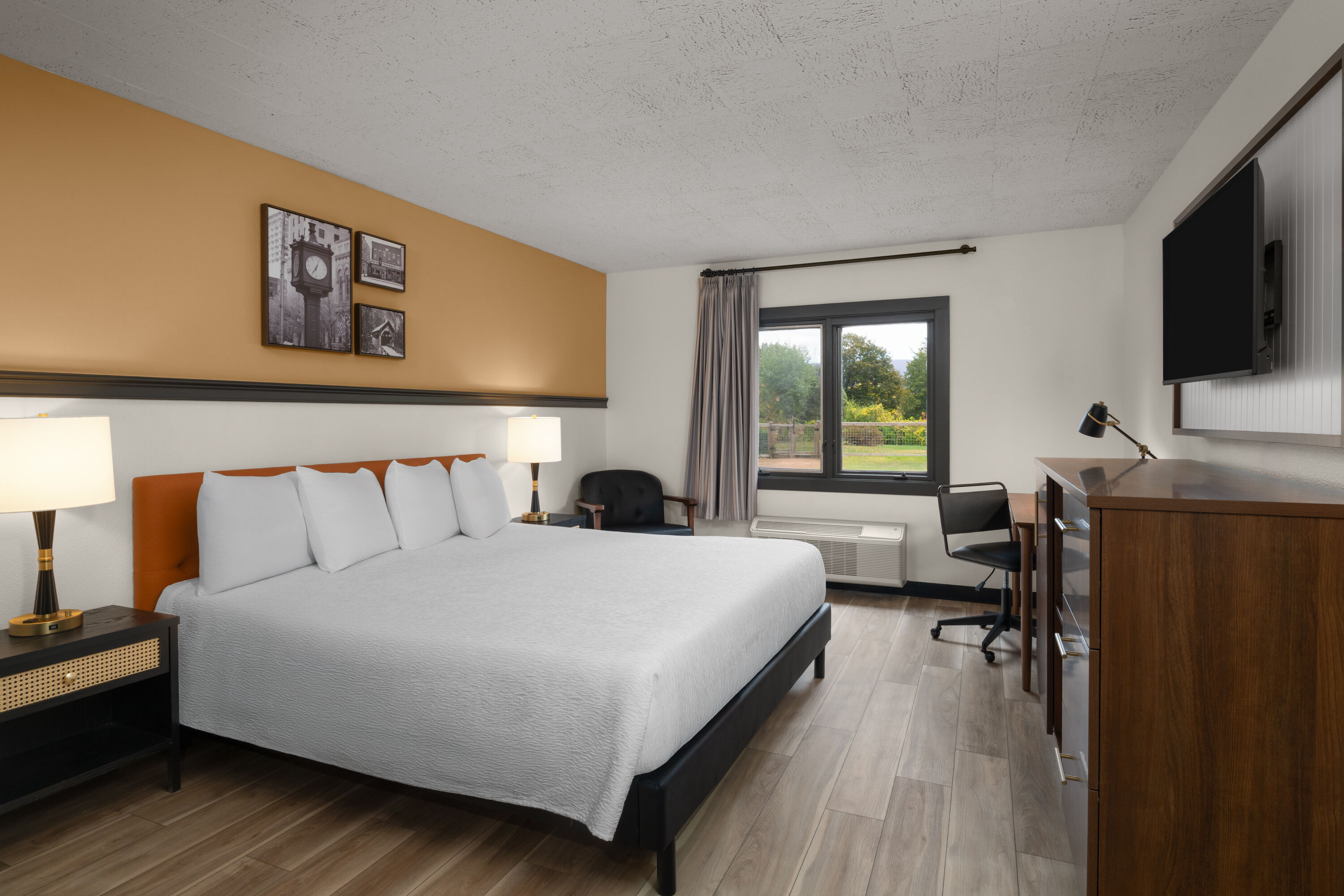 Guest room at the Hotel Vervana, Trademark Collection by Wyndham in Bennington, Vermont