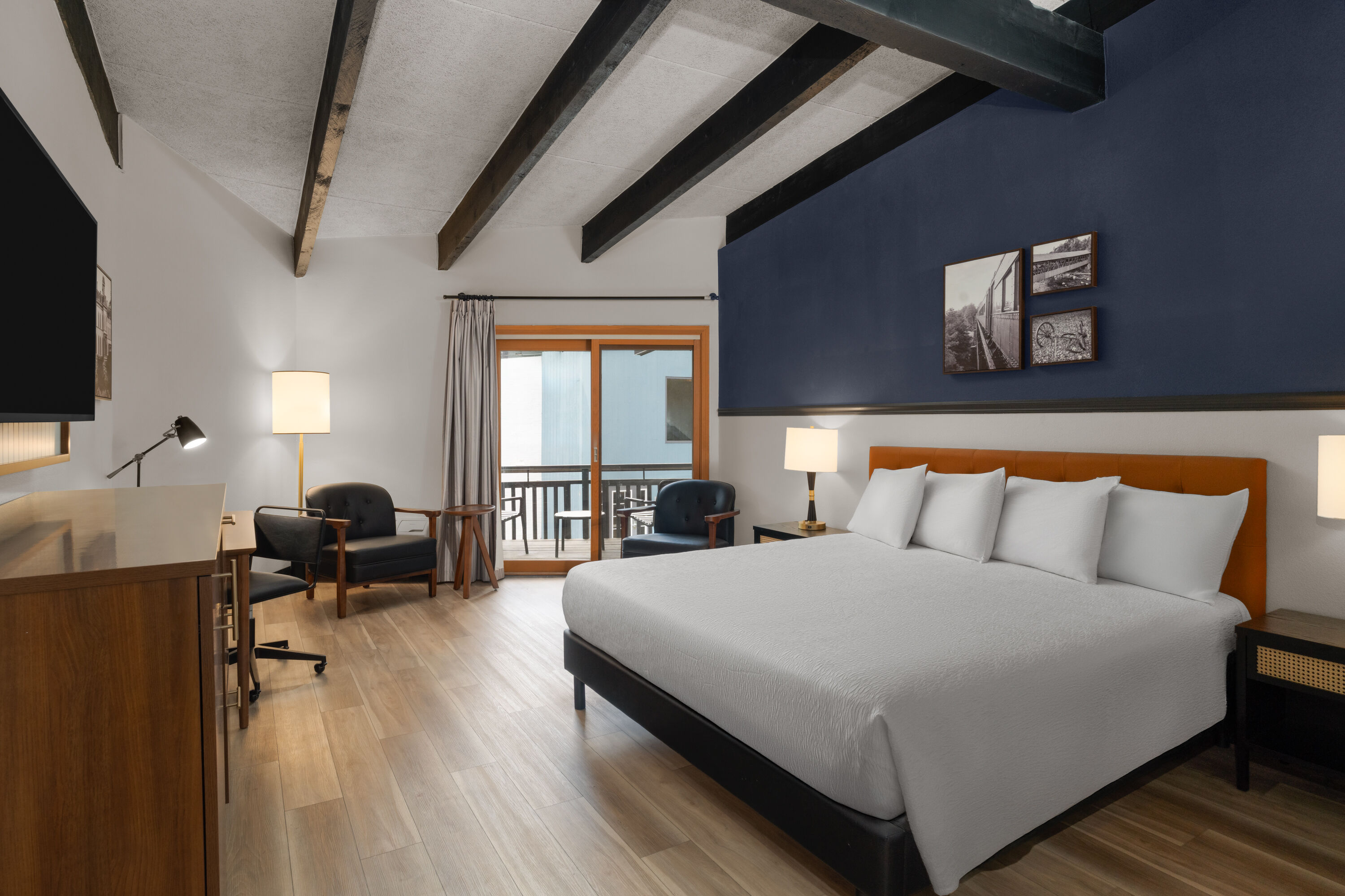 Guest room at the Hotel Vervana, Trademark Collection by Wyndham in Bennington, Vermont