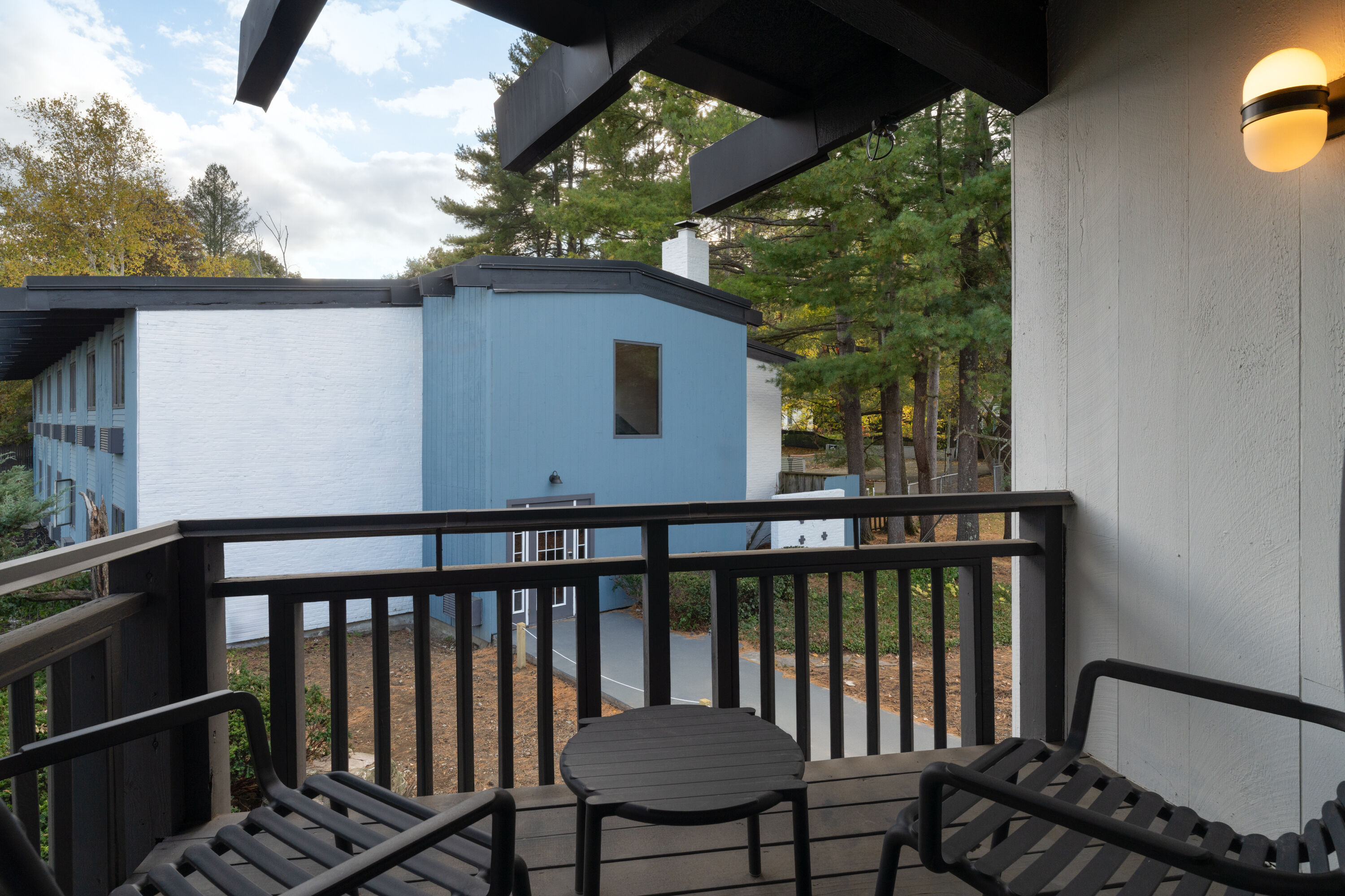 Guest room at the Hotel Vervana, Trademark Collection by Wyndham in Bennington, Vermont