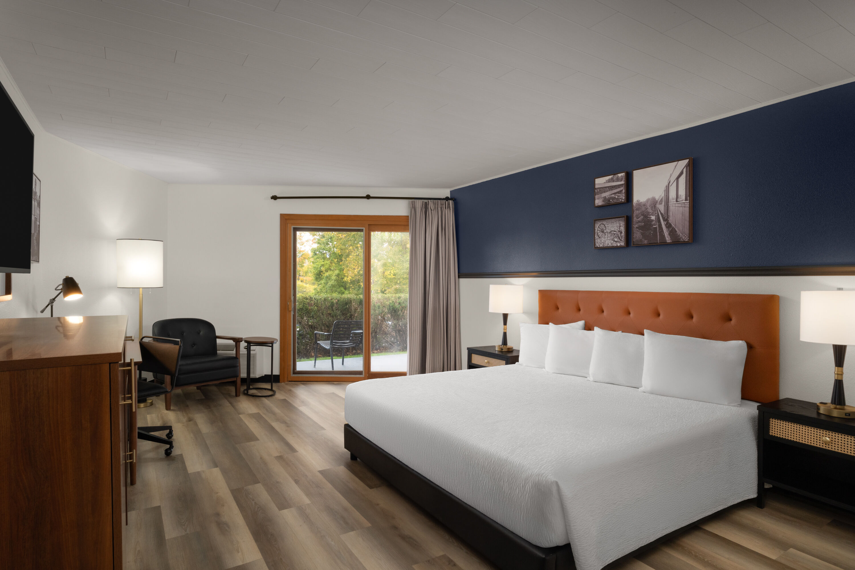 Guest room at the Hotel Vervana, Trademark Collection by Wyndham in Bennington, Vermont