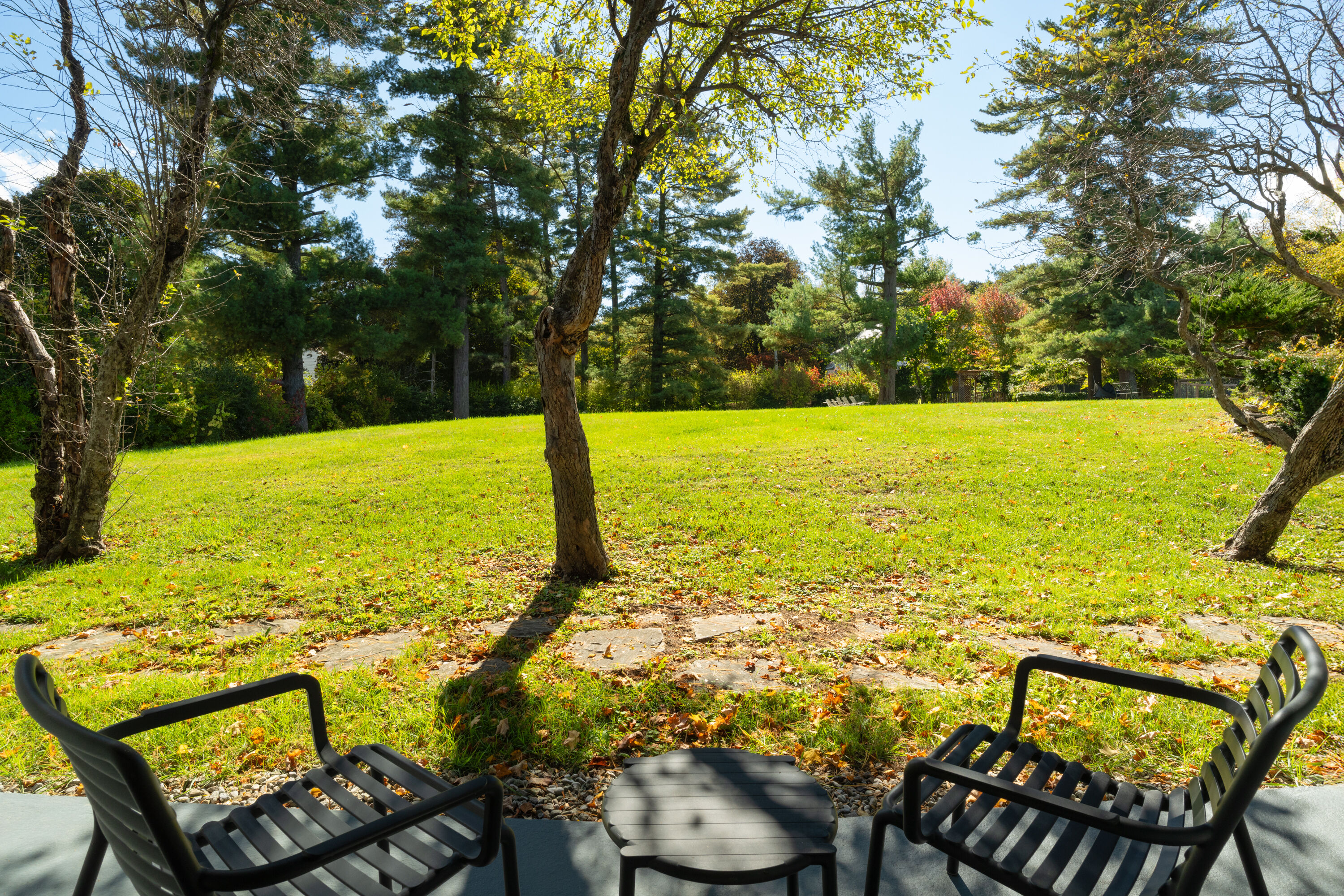 Guest room at the Hotel Vervana, Trademark Collection by Wyndham in Bennington, Vermont