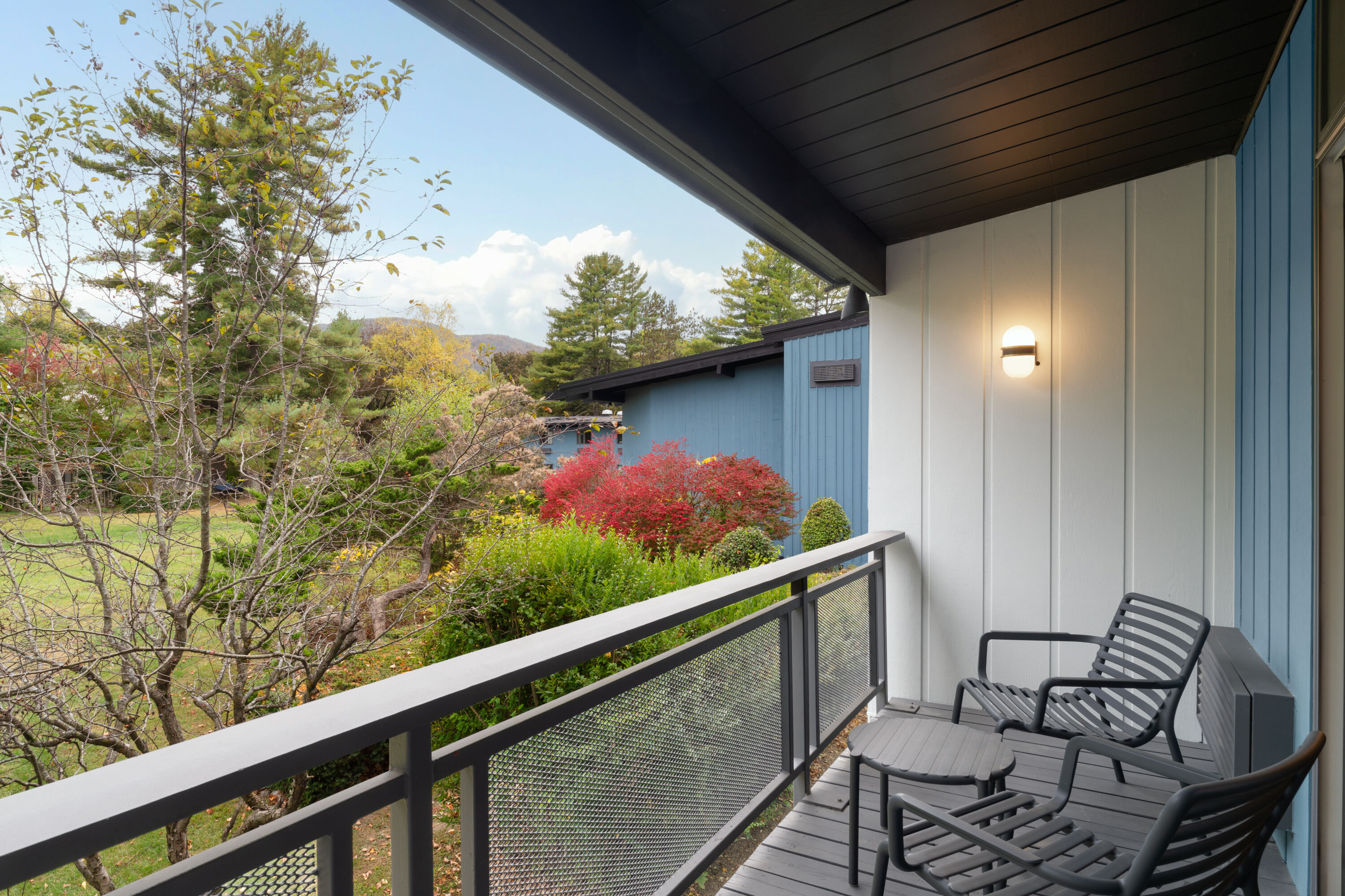 Guest room at the Hotel Vervana, Trademark Collection by Wyndham in Bennington, Vermont