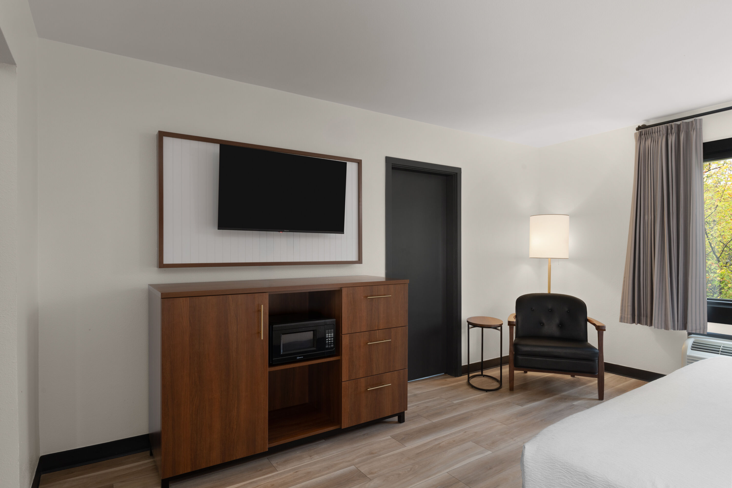 Guest room at the Hotel Vervana, Trademark Collection by Wyndham in Bennington, Vermont