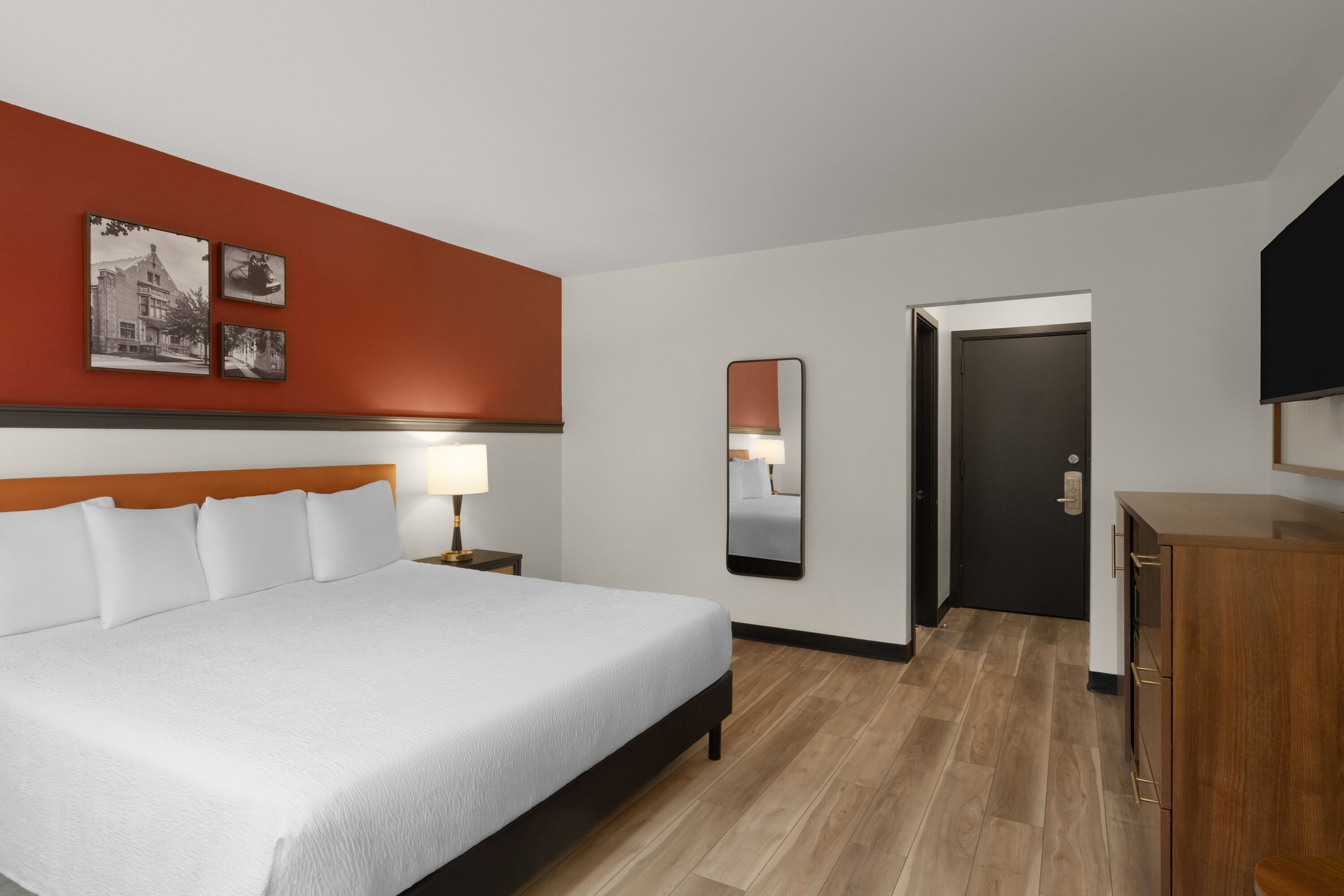 Guest room at the Hotel Vervana, Trademark Collection by Wyndham in Bennington, Vermont