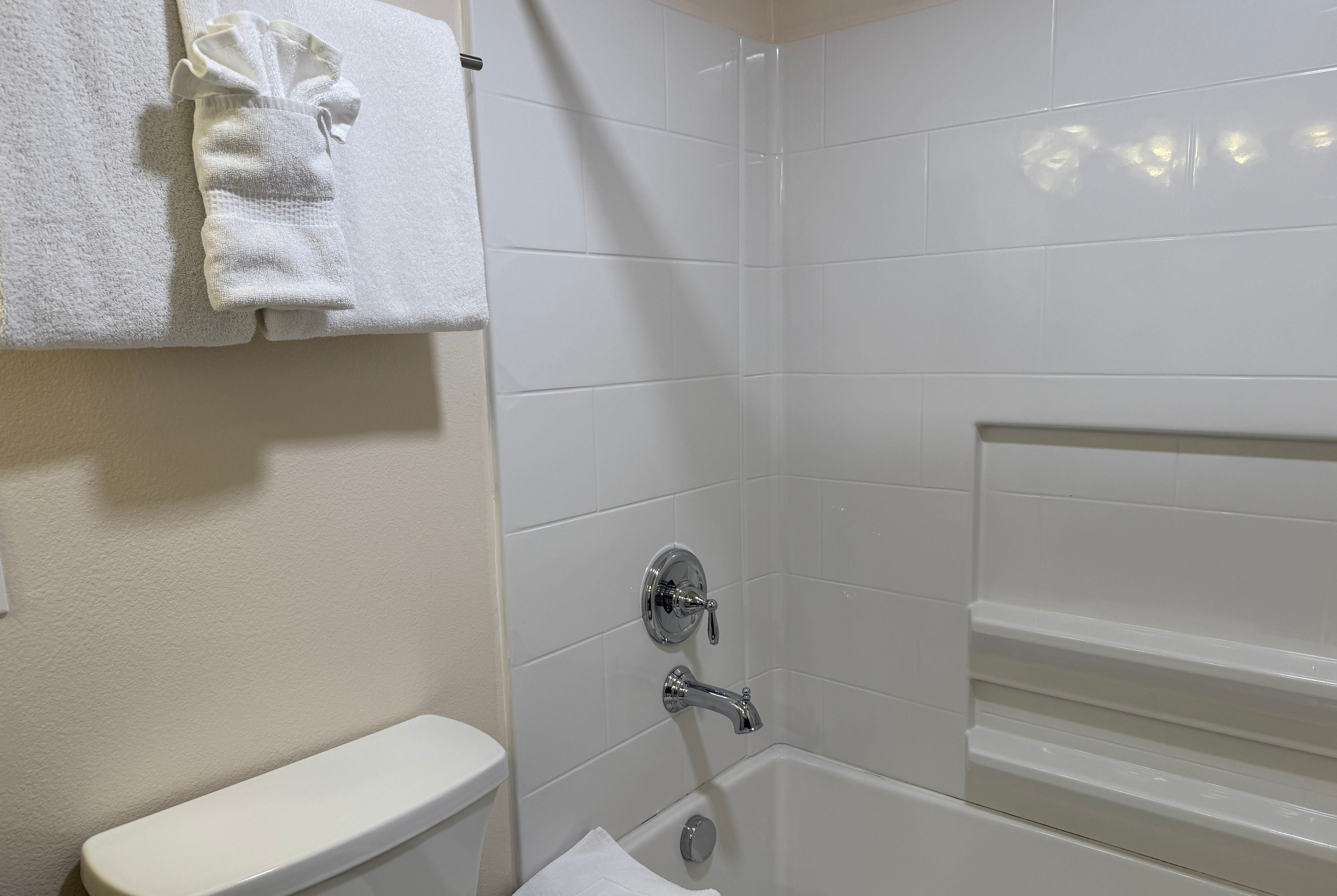 Guest room bath at the Chateau Westport Resort, Trademark Collection by Wyndham in Westport, Washington
