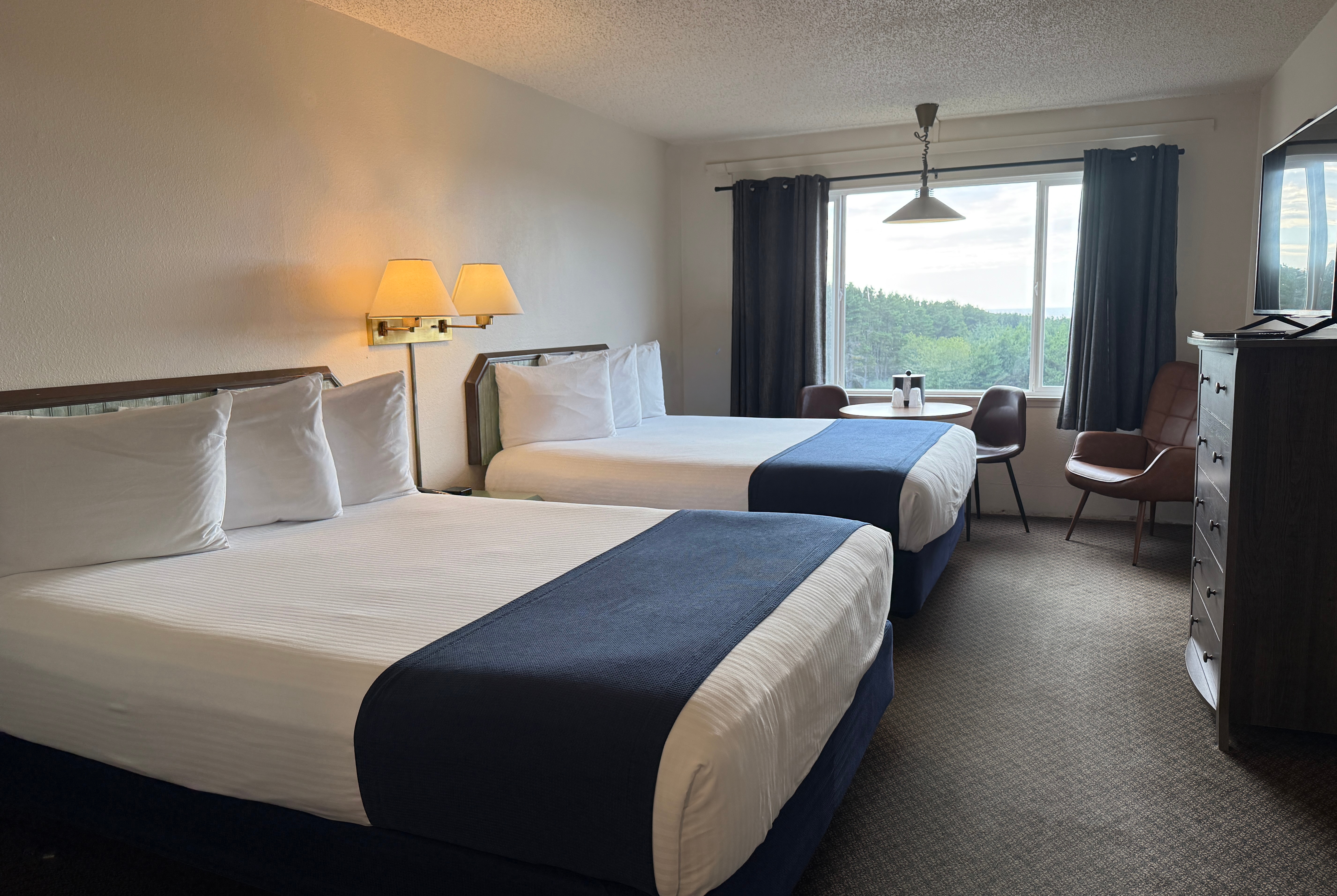 Guest room at the Chateau Westport Resort, Trademark Collection by Wyndham in Westport, Washington