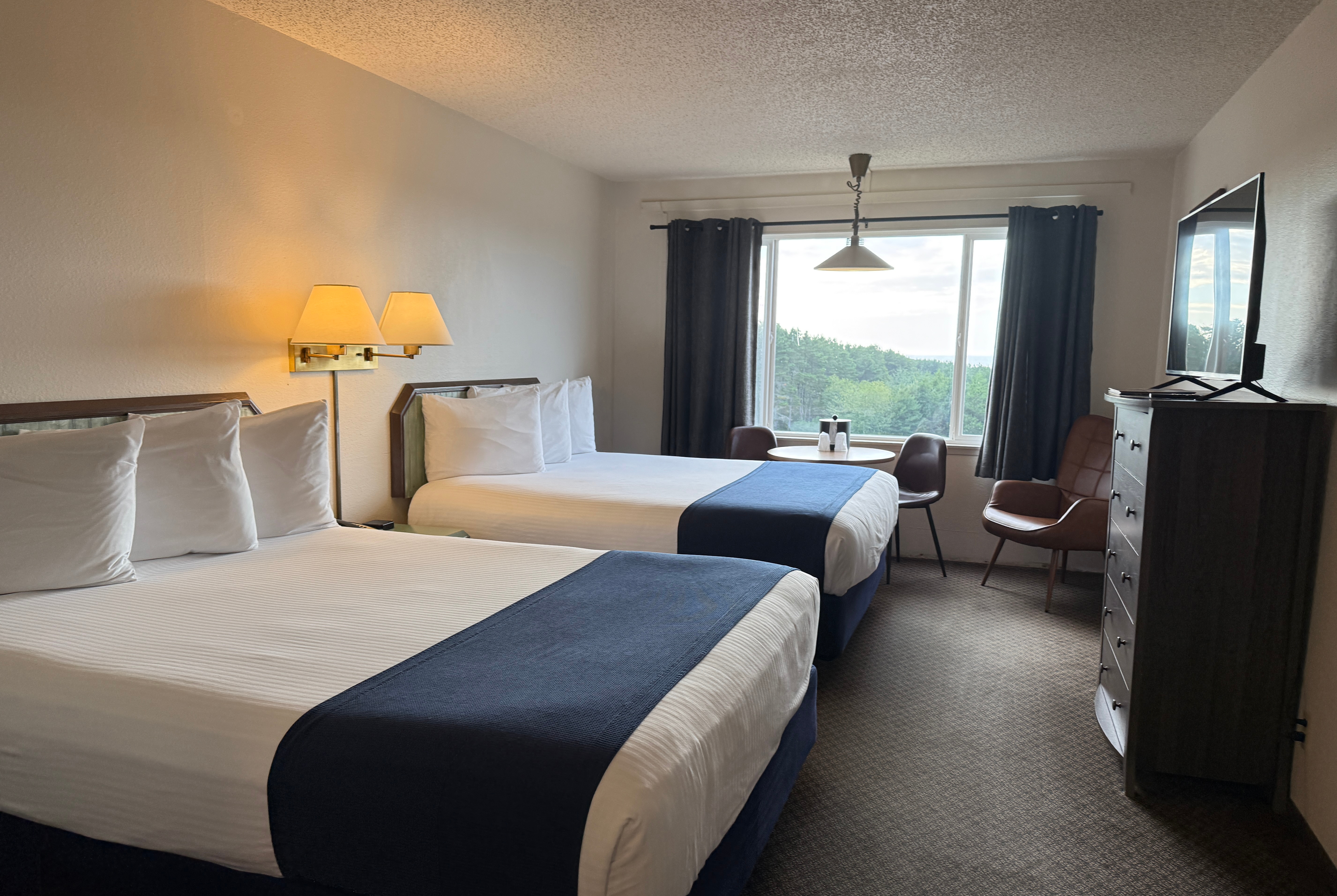 Guest room at the Chateau Westport Resort, Trademark Collection by Wyndham in Westport, Washington