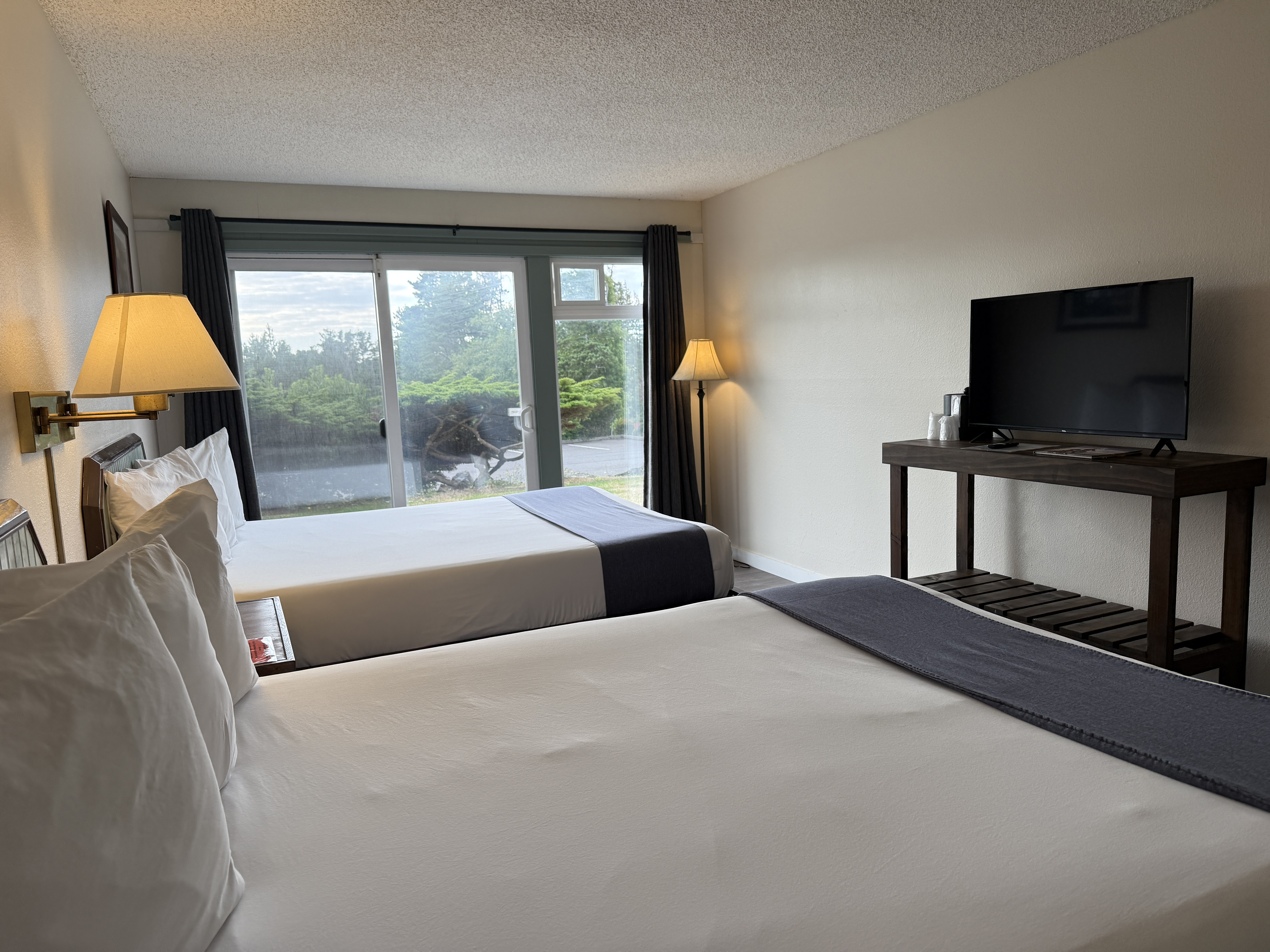 Guest room at the Chateau Westport Resort, Trademark Collection by Wyndham in Westport, Washington