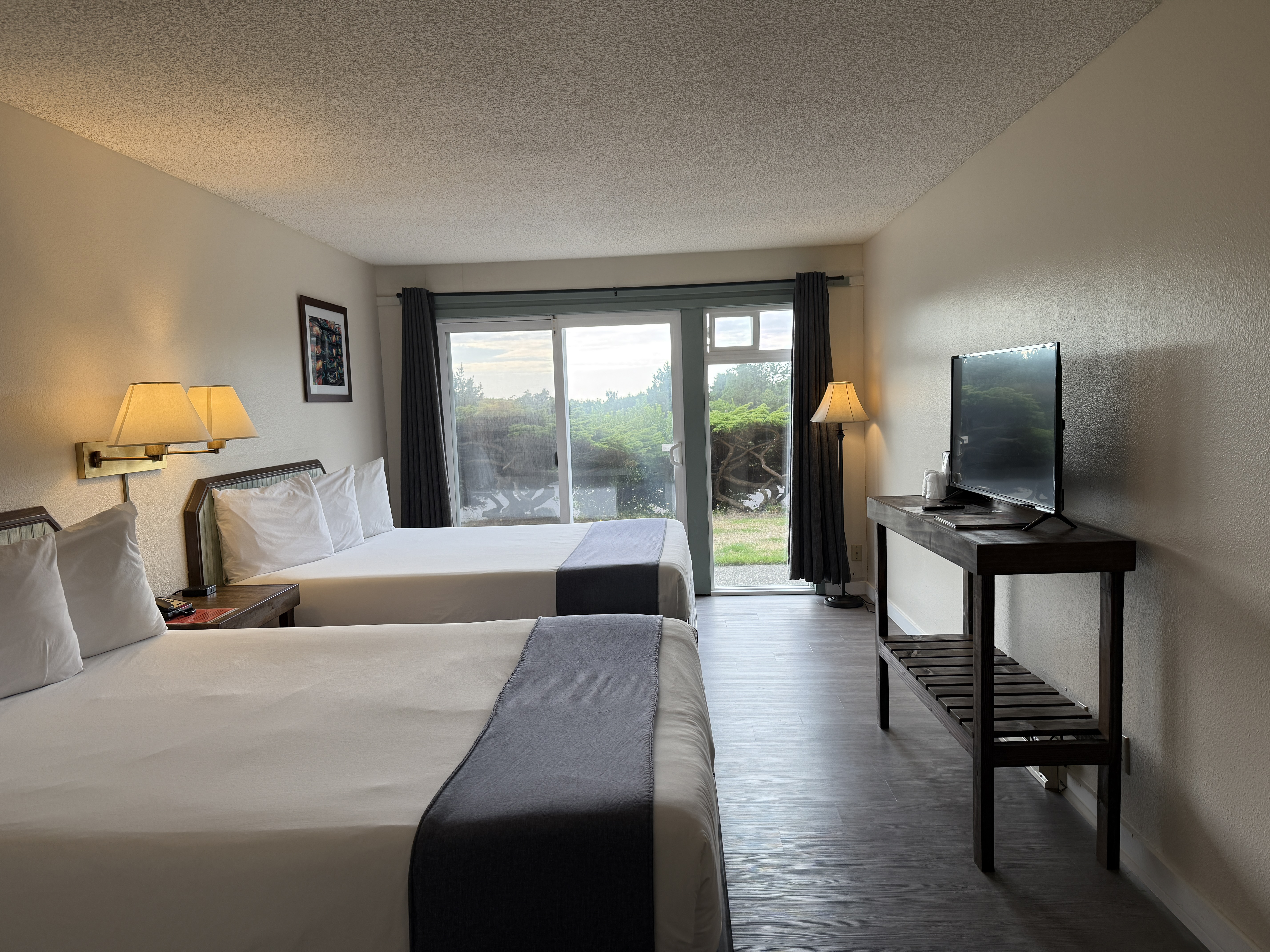 Guest room at the Chateau Westport Resort, Trademark Collection by Wyndham in Westport, Washington