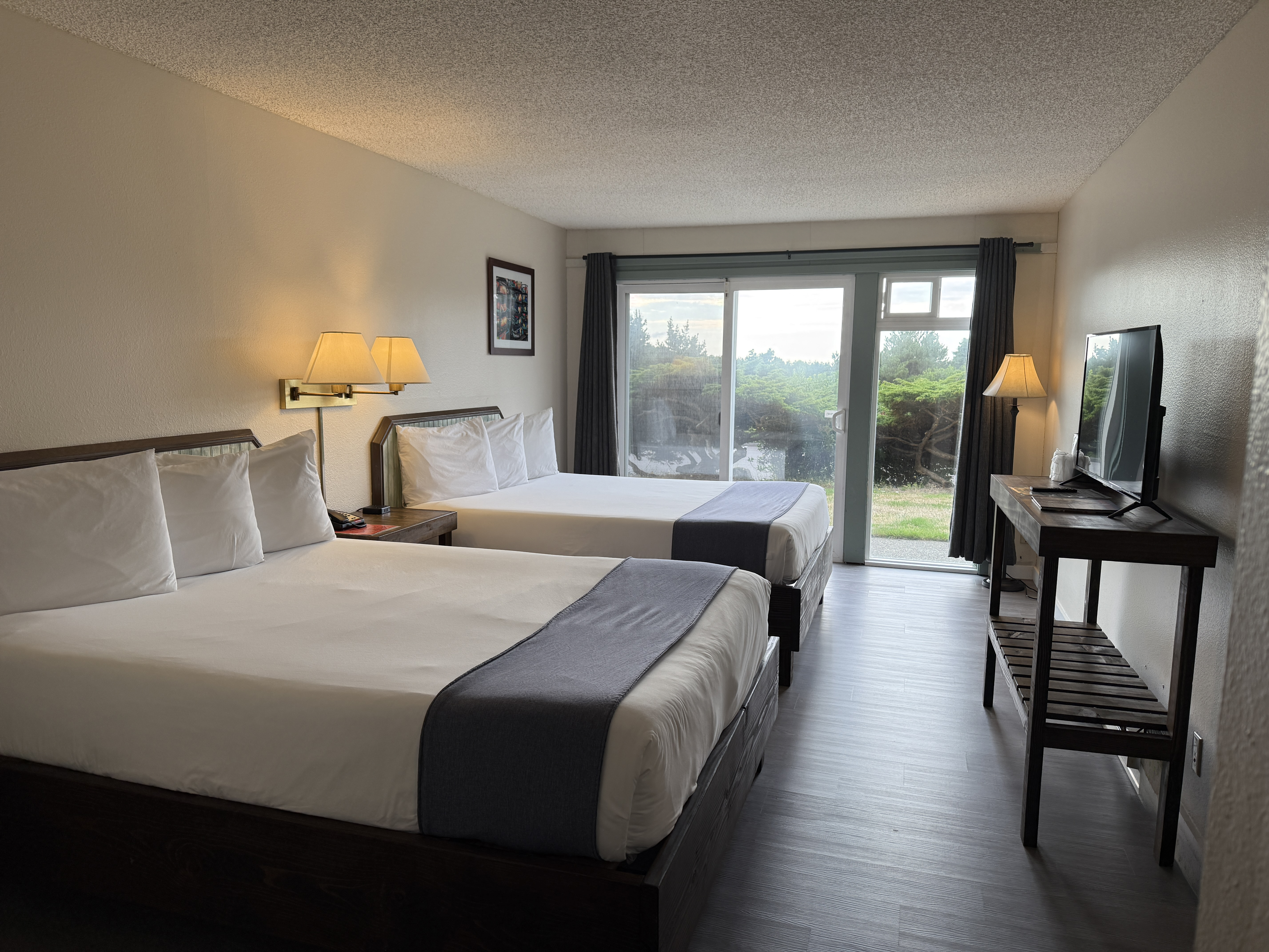 Guest room at the Chateau Westport Resort, Trademark Collection by Wyndham in Westport, Washington