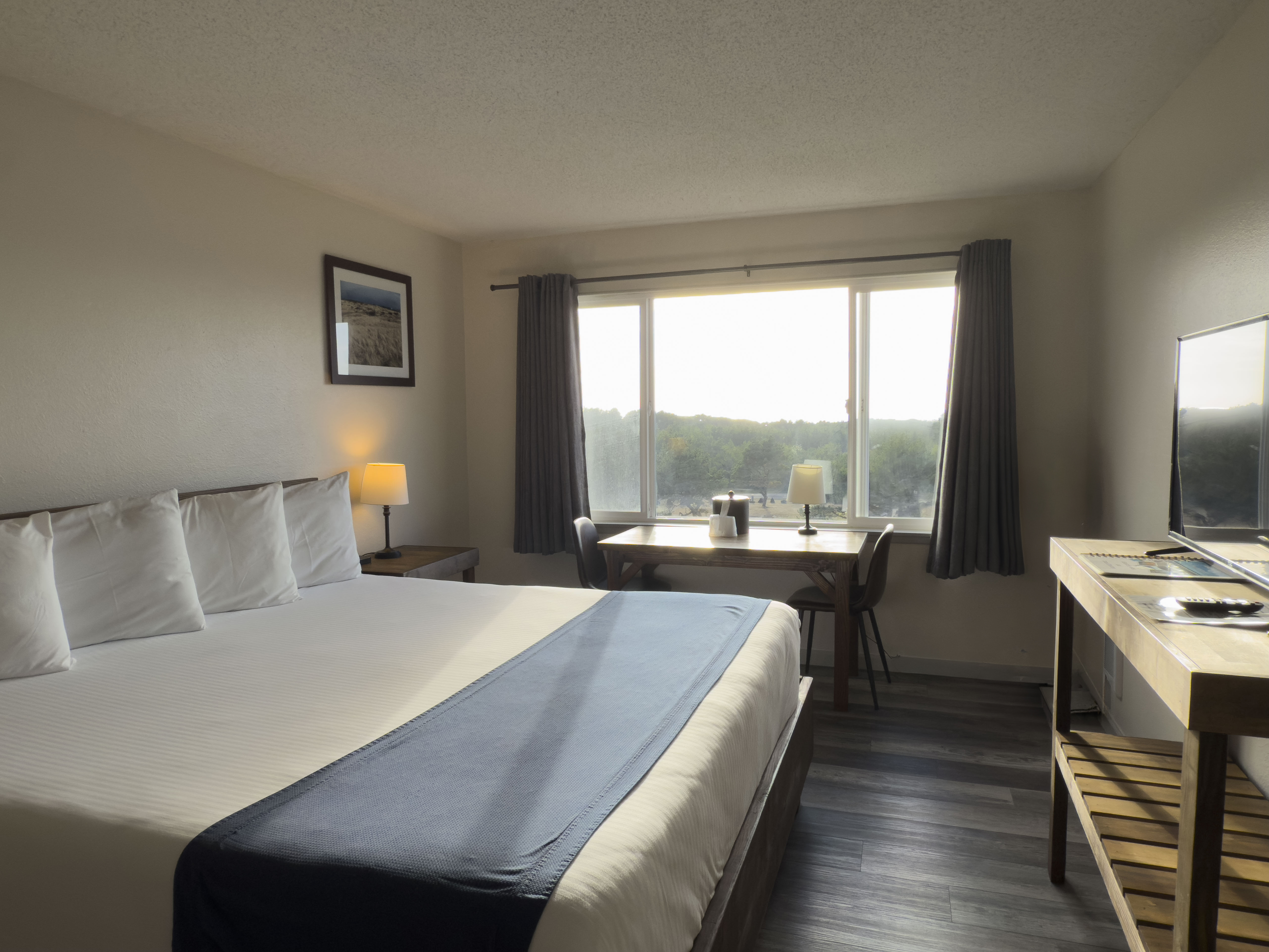 Guest room at the Chateau Westport Resort, Trademark Collection by Wyndham in Westport, Washington