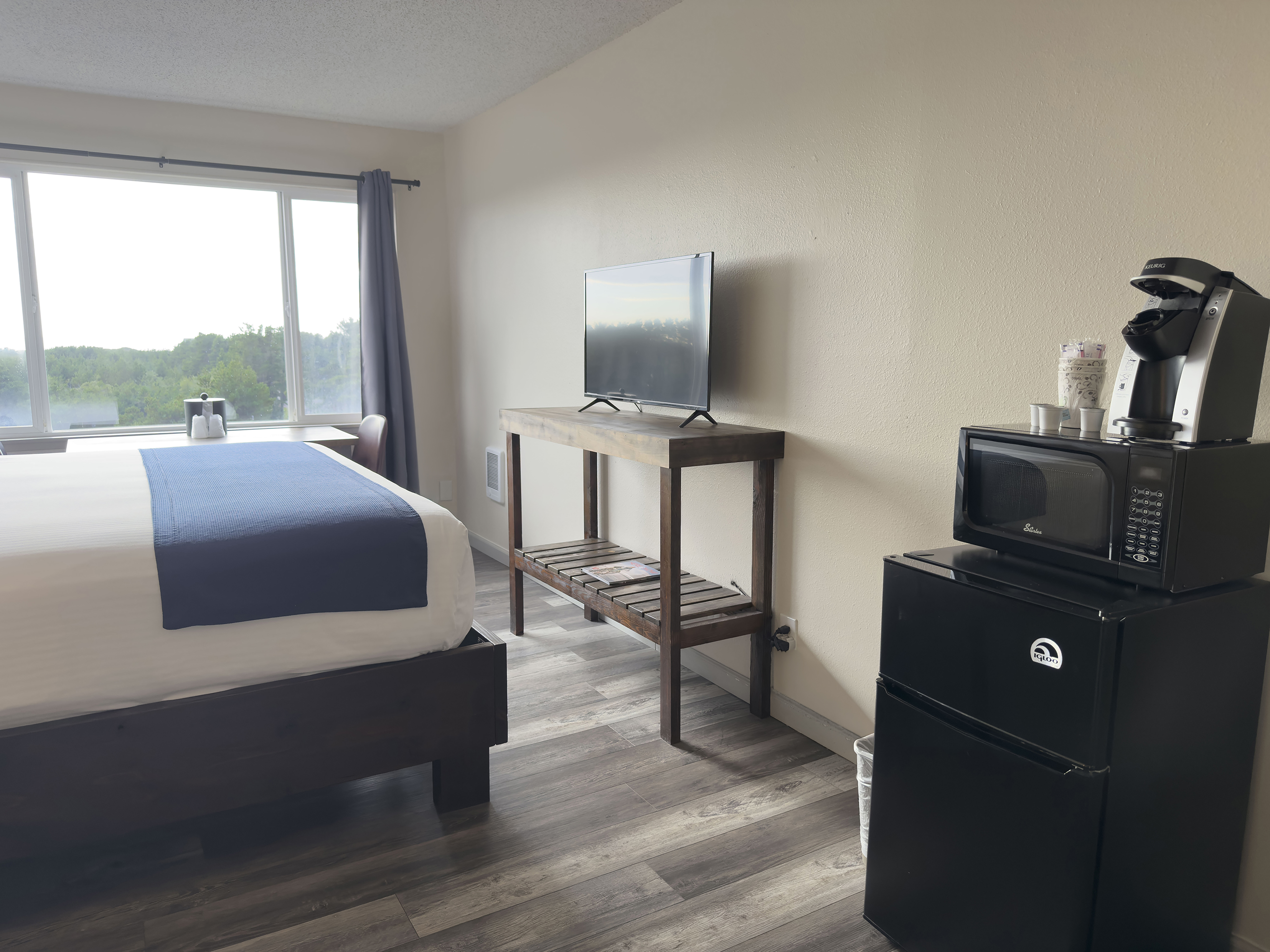 Guest room at the Chateau Westport Resort, Trademark Collection by Wyndham in Westport, Washington