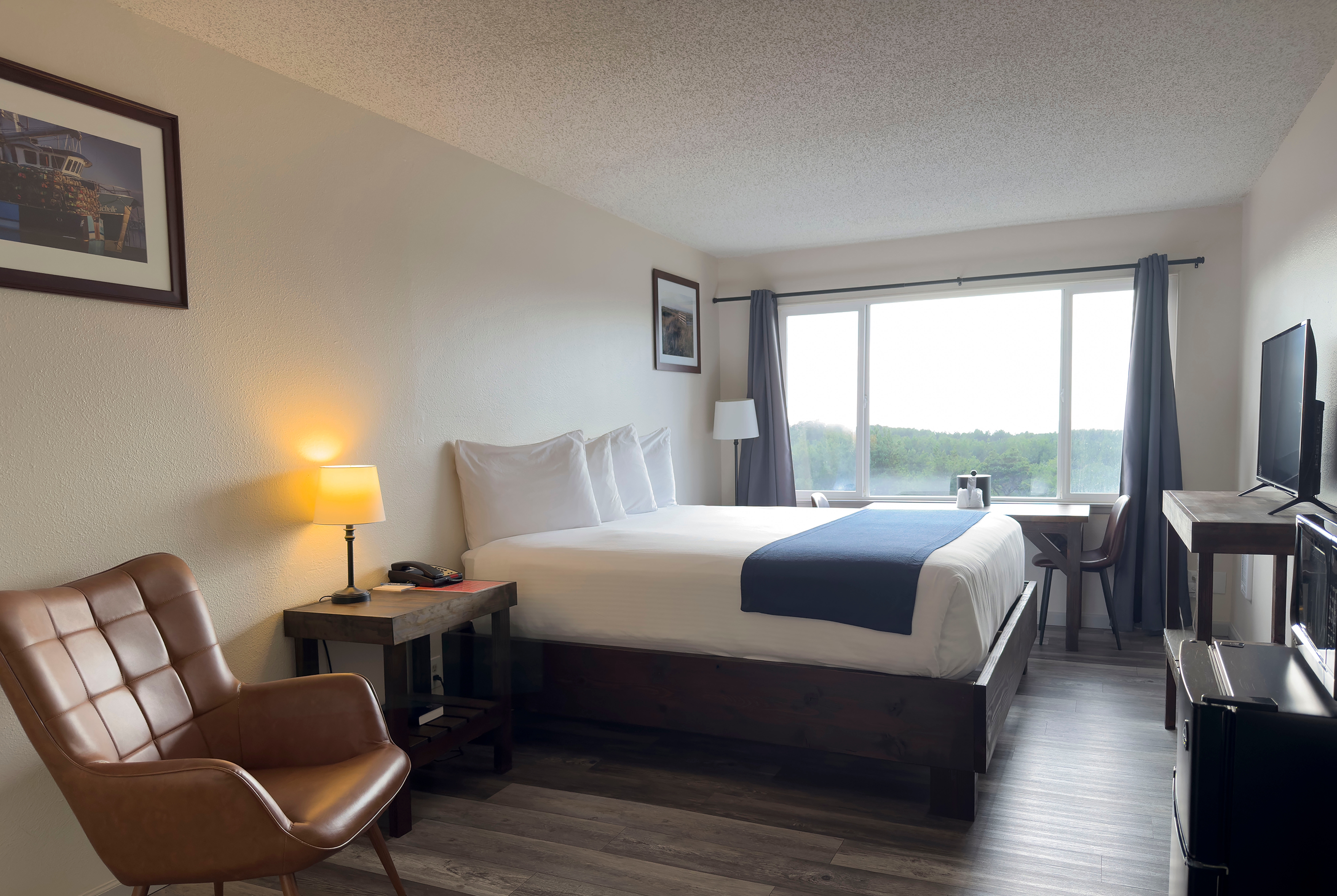 Guest room at the Chateau Westport Resort, Trademark Collection by Wyndham in Westport, Washington