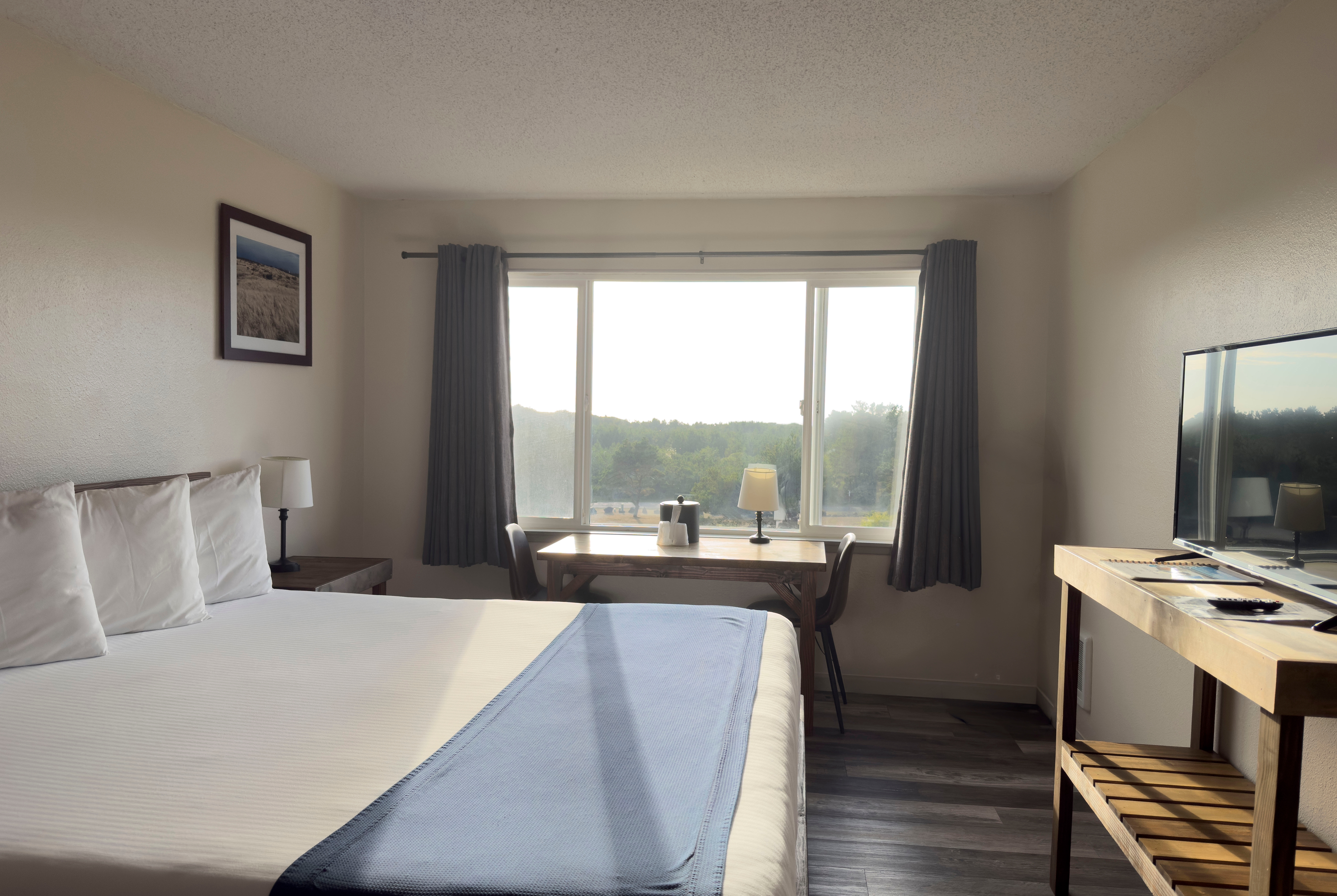 Guest room at the Chateau Westport Resort, Trademark Collection by Wyndham in Westport, Washington