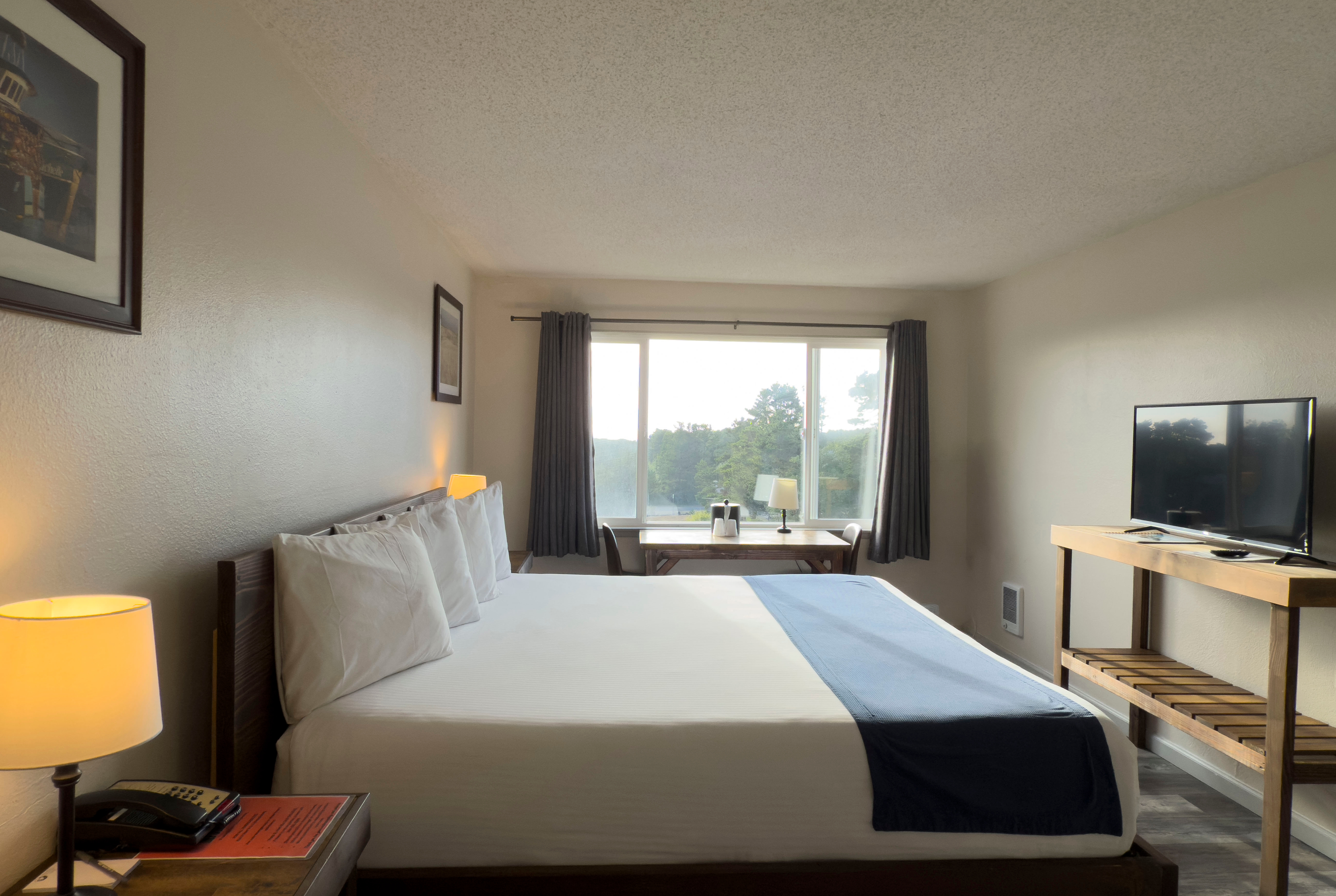 Guest room at the Chateau Westport Resort, Trademark Collection by Wyndham in Westport, Washington