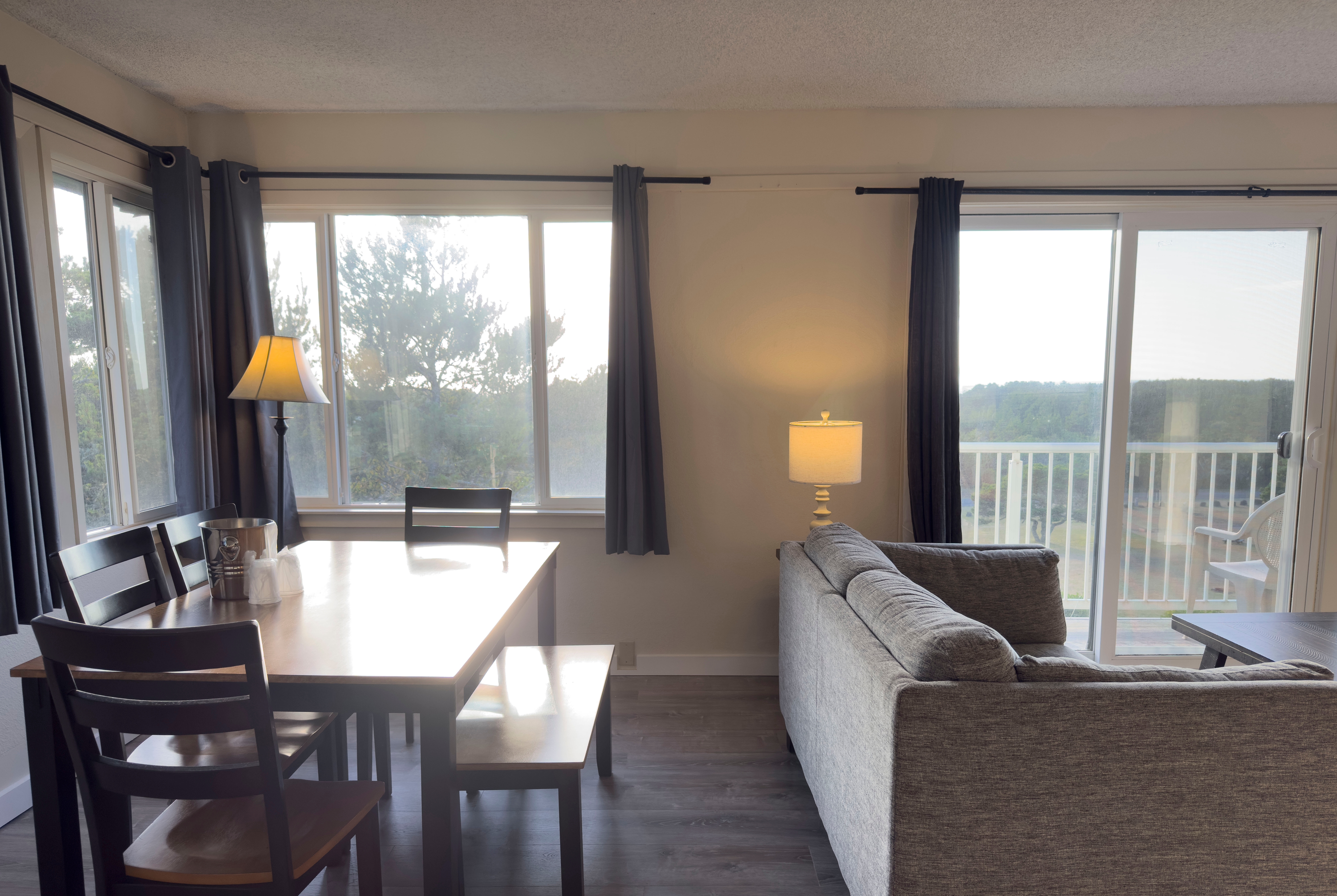Guest room at the Chateau Westport Resort, Trademark Collection by Wyndham in Westport, Washington