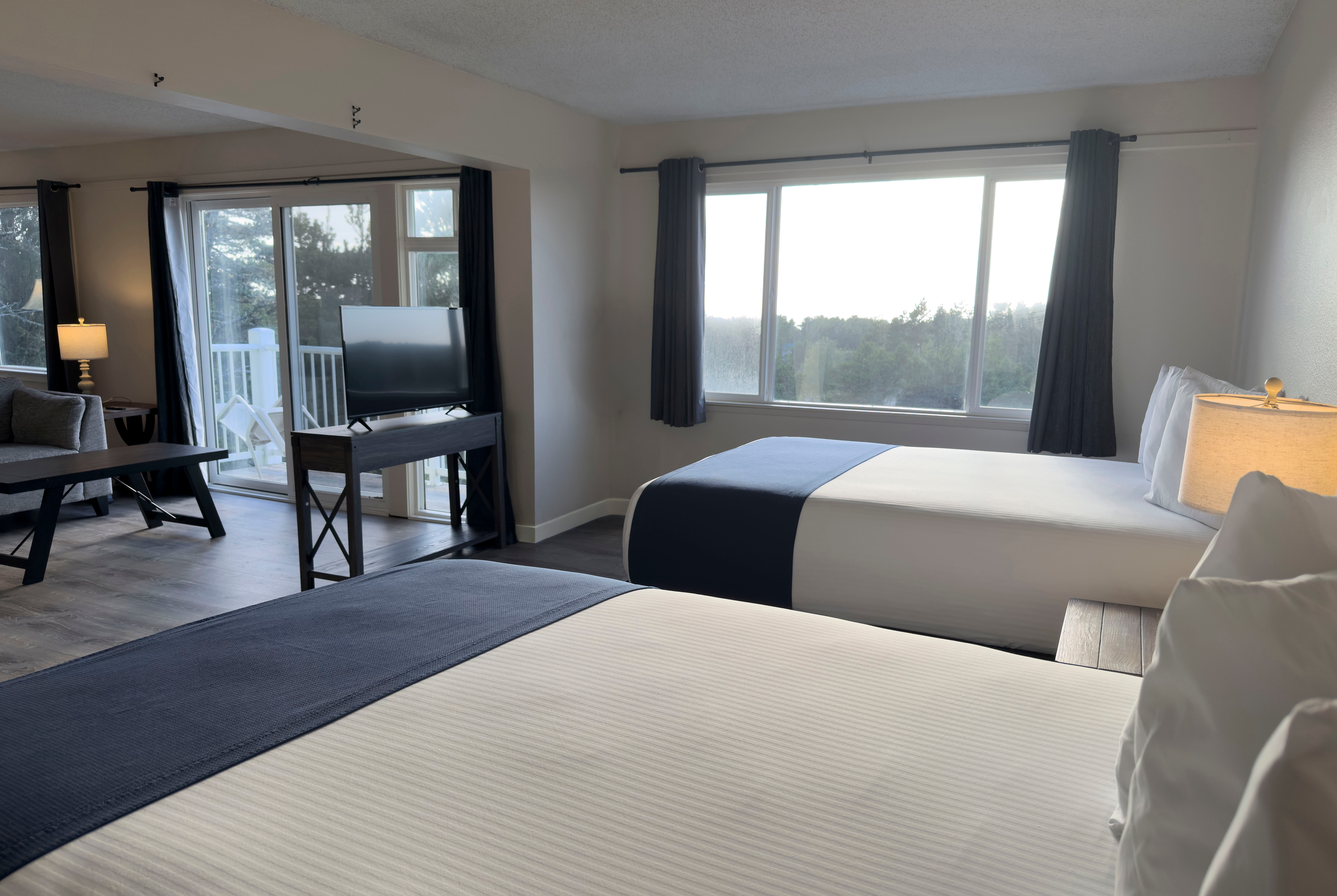 Guest room at the Chateau Westport Resort, Trademark Collection by Wyndham in Westport, Washington
