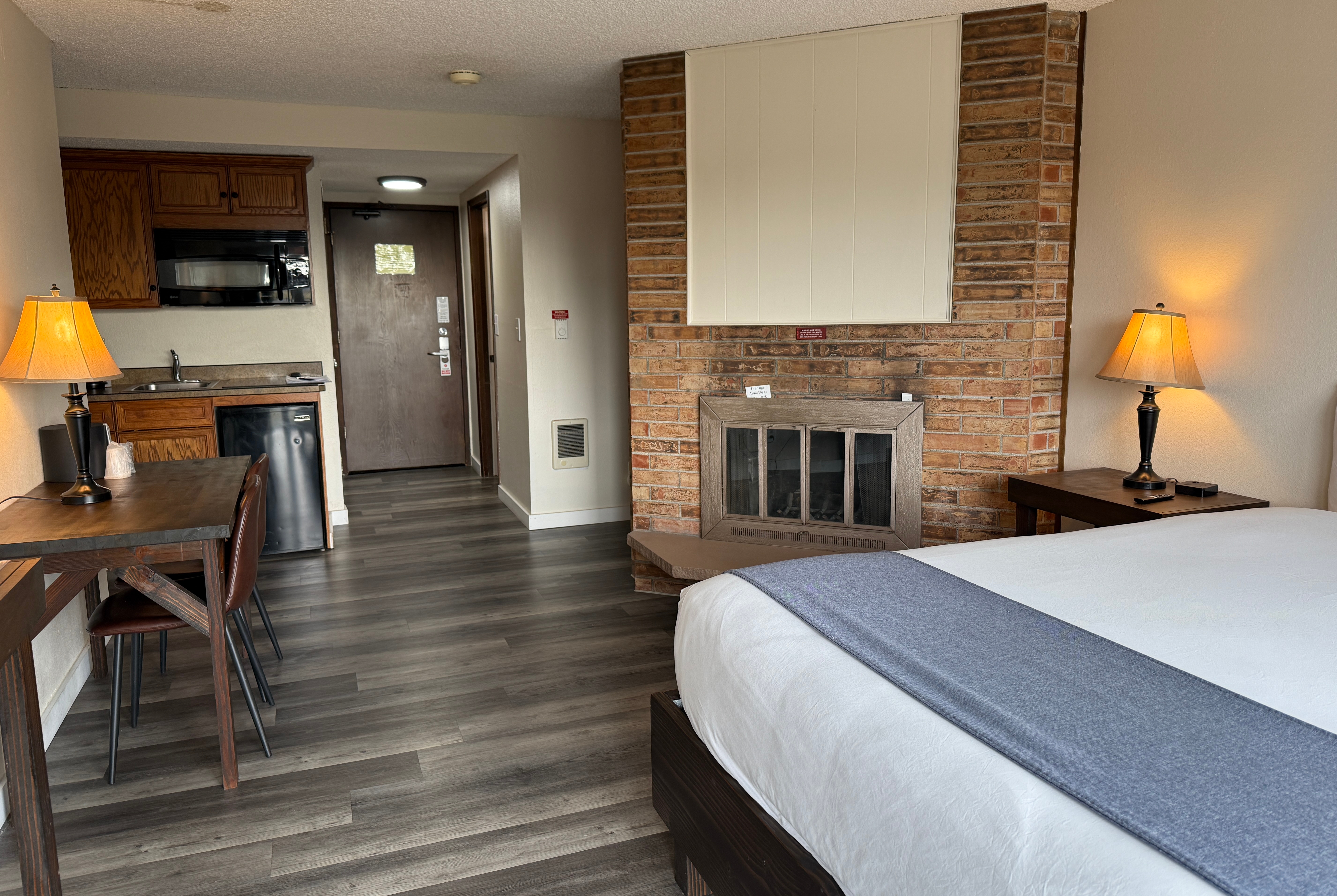Guest room at the Chateau Westport Resort, Trademark Collection by Wyndham in Westport, Washington