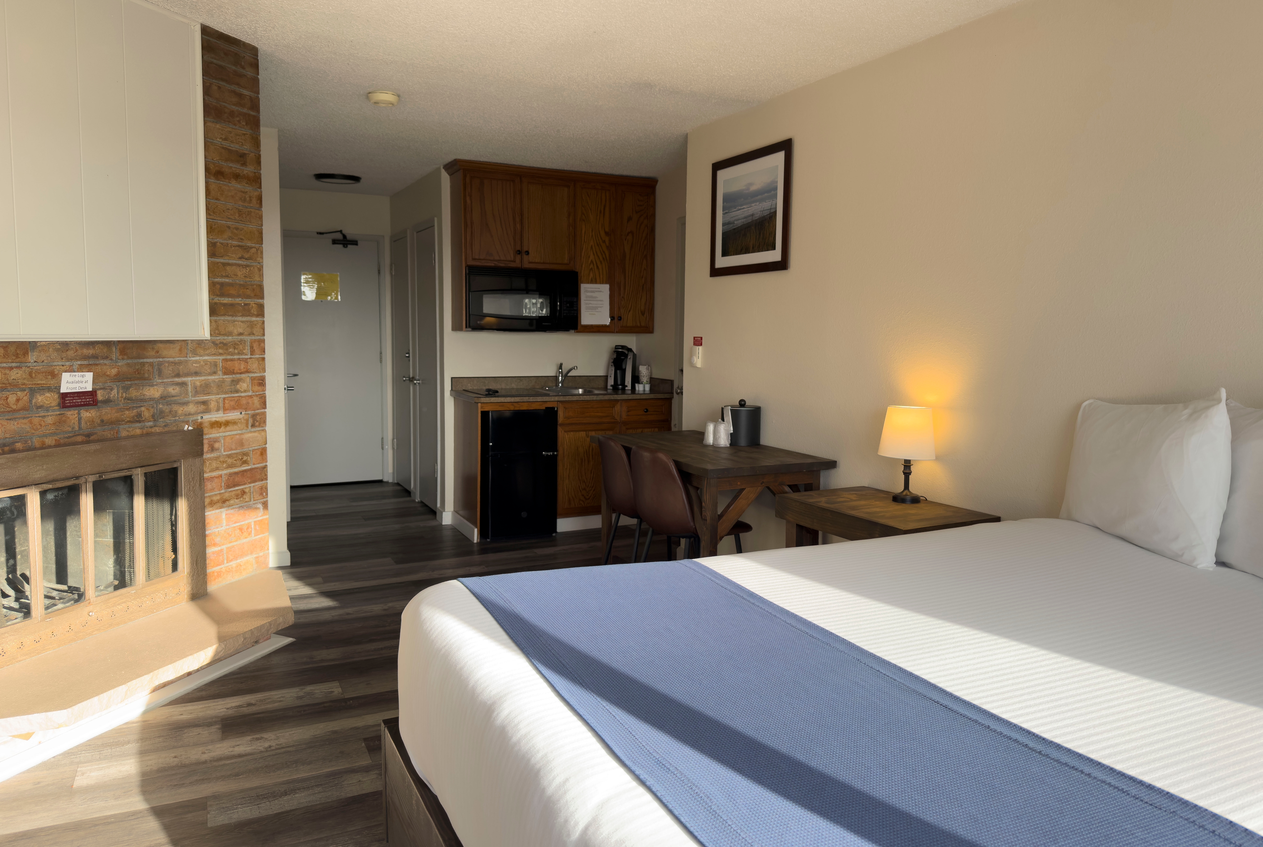 Guest room at the Chateau Westport Resort, Trademark Collection by Wyndham in Westport, Washington