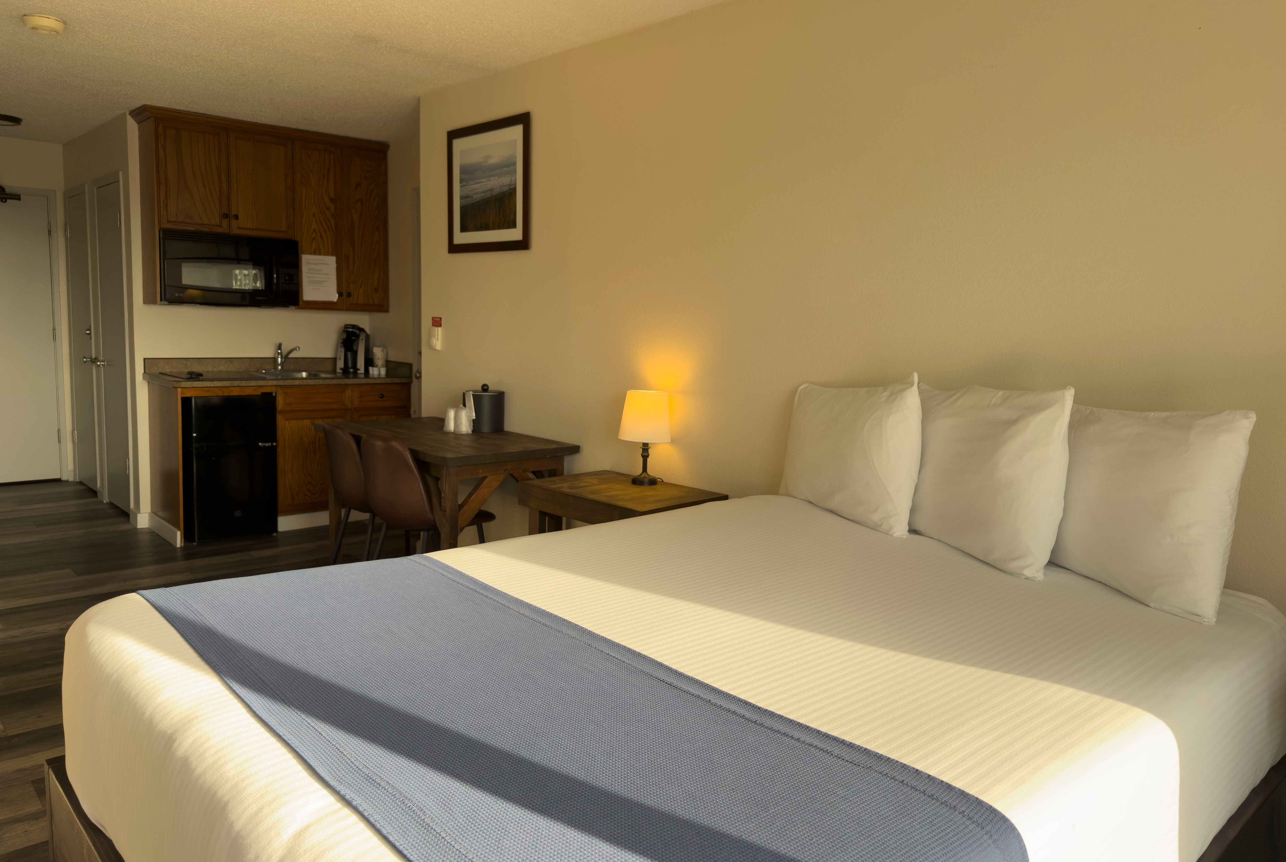 Guest room at the Chateau Westport Resort, Trademark Collection by Wyndham in Westport, Washington