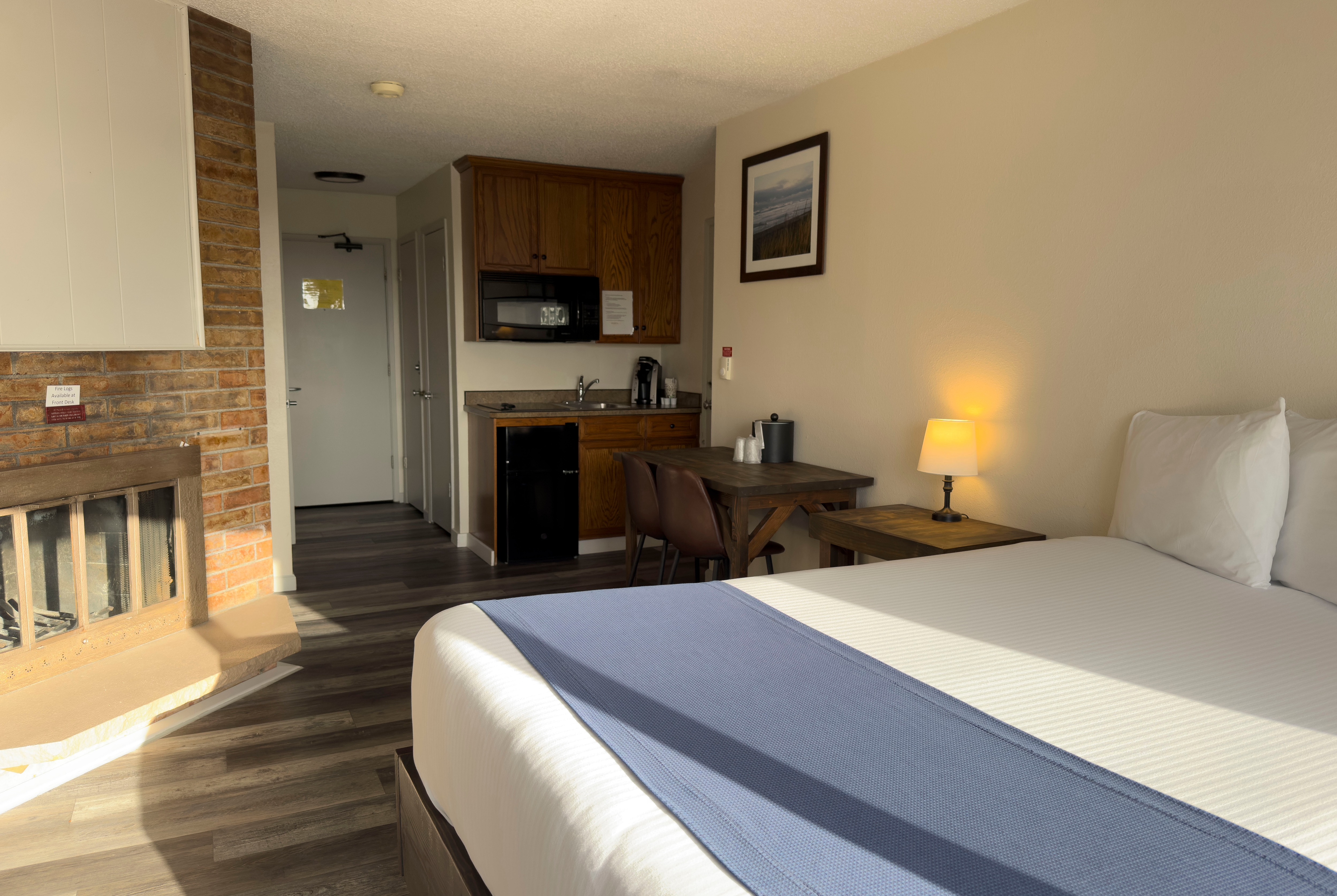 Guest room at the Chateau Westport Resort, Trademark Collection by Wyndham in Westport, Washington