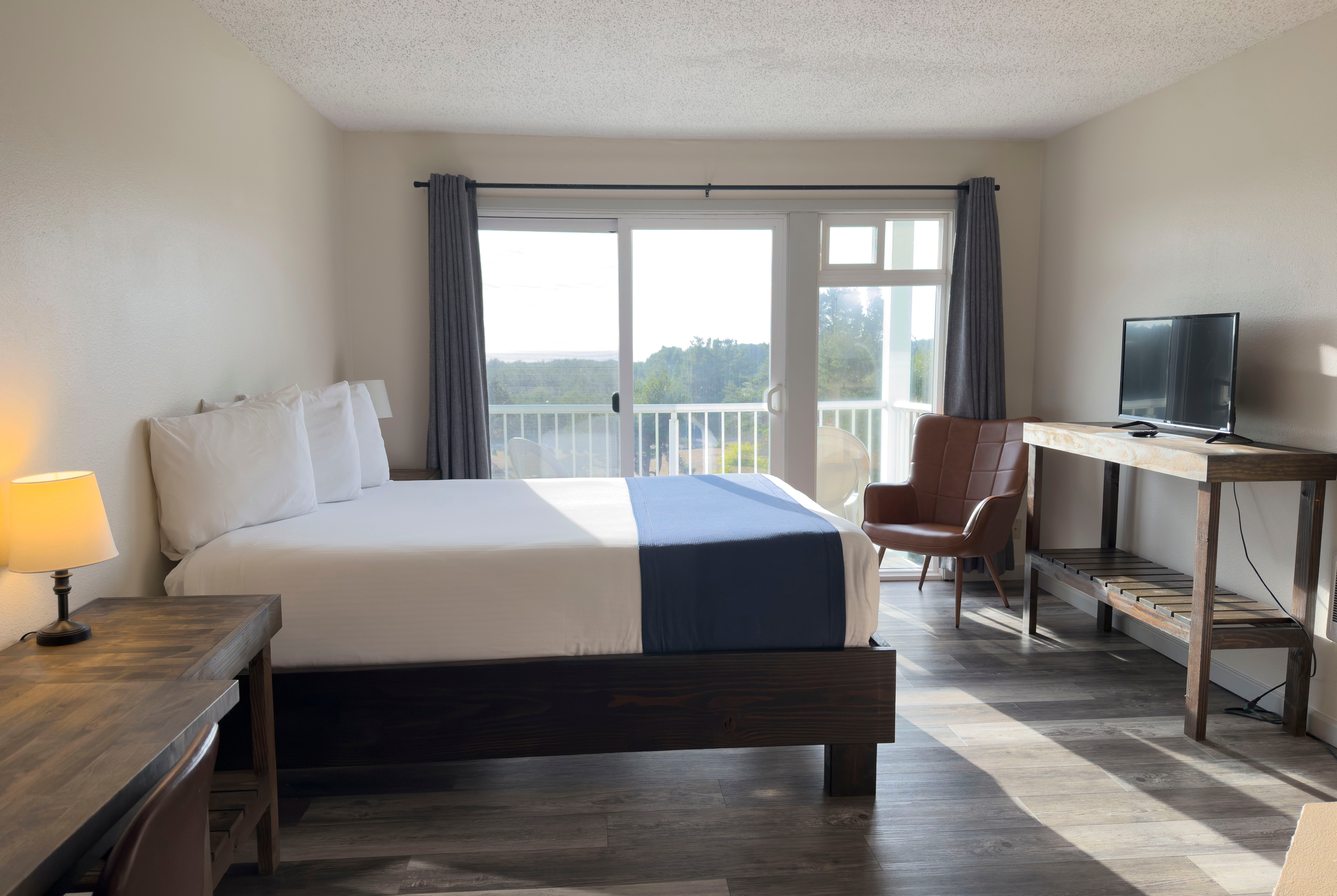 Guest room at the Chateau Westport Resort, Trademark Collection by Wyndham in Westport, Washington