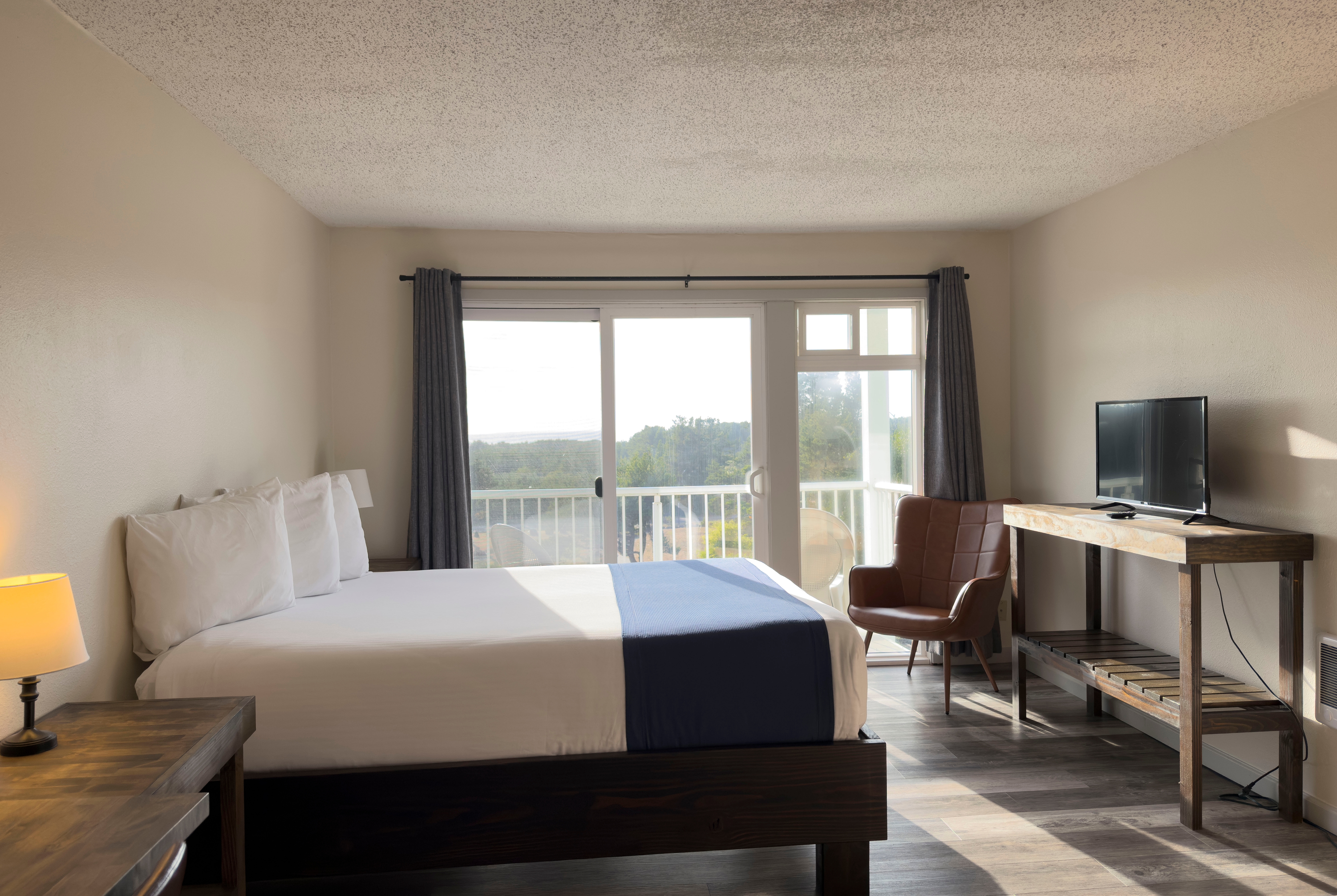 Guest room at the Chateau Westport Resort, Trademark Collection by Wyndham in Westport, Washington