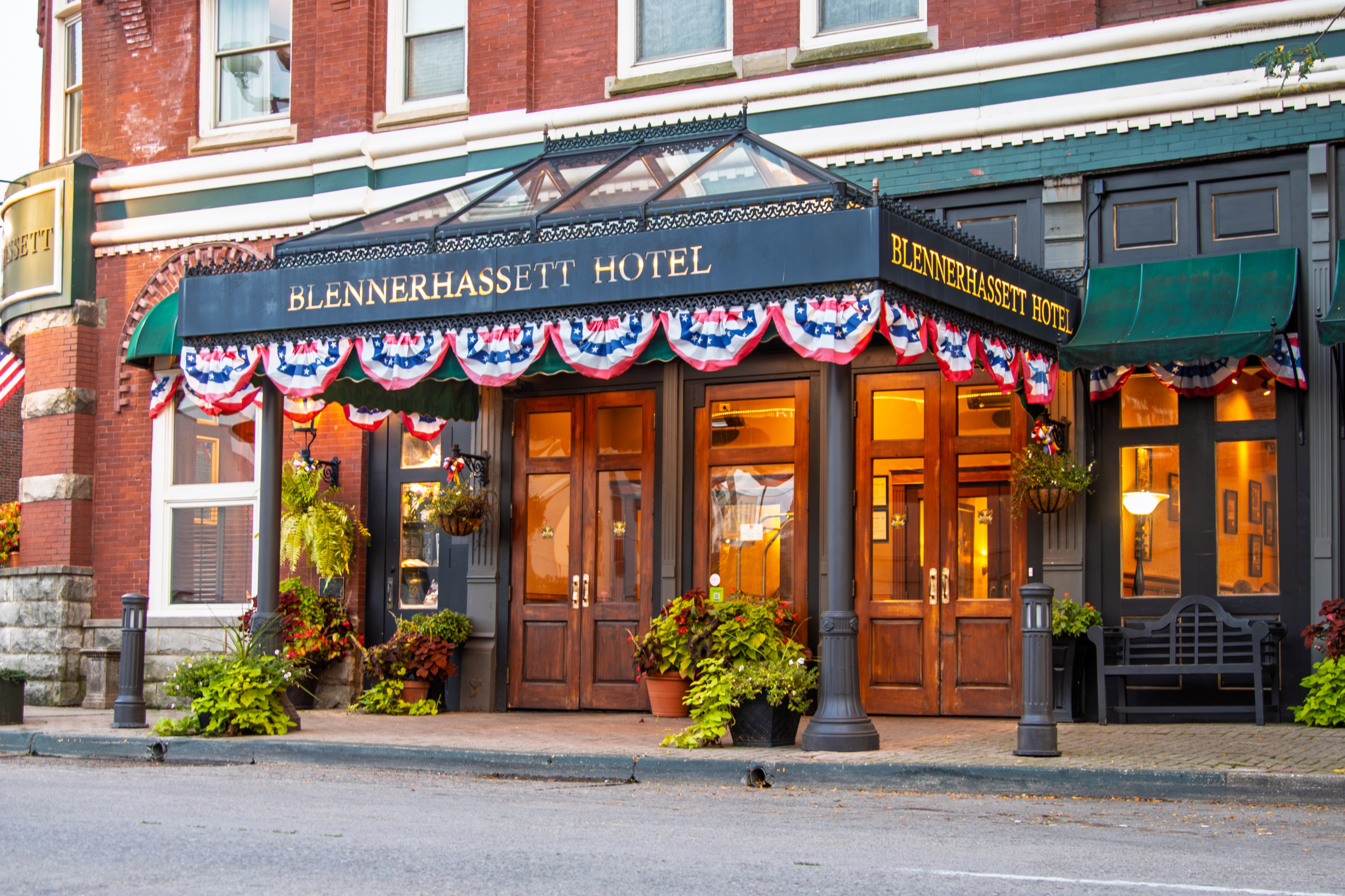 Exterior of The Blennerhassett Giovanni Hotel, Trademark Coll. by Wyndha hotel in Parkersburg, West Virginia