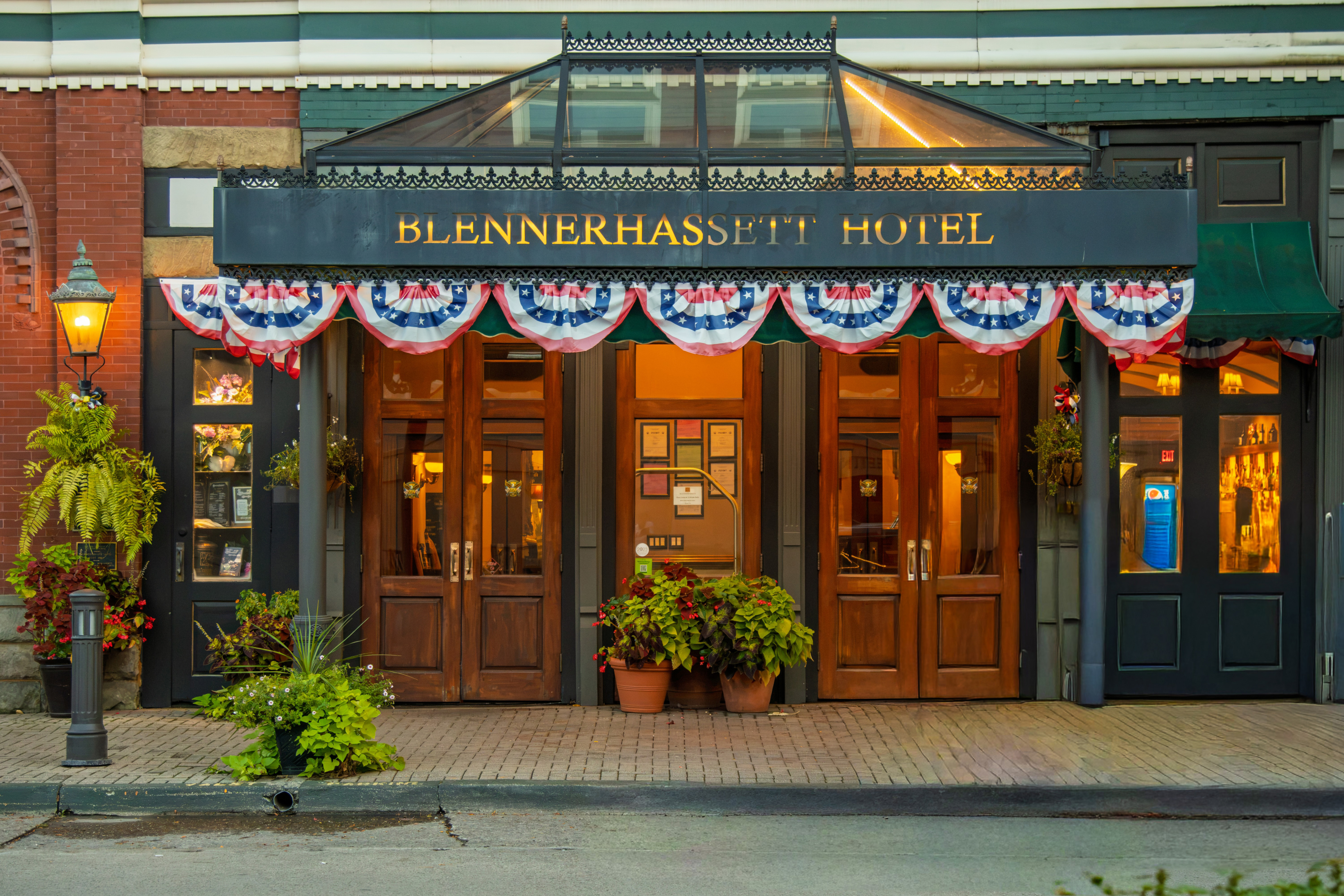 Exterior of The Blennerhassett Giovanni Hotel, Trademark Coll. by Wyndha hotel in Parkersburg, West Virginia