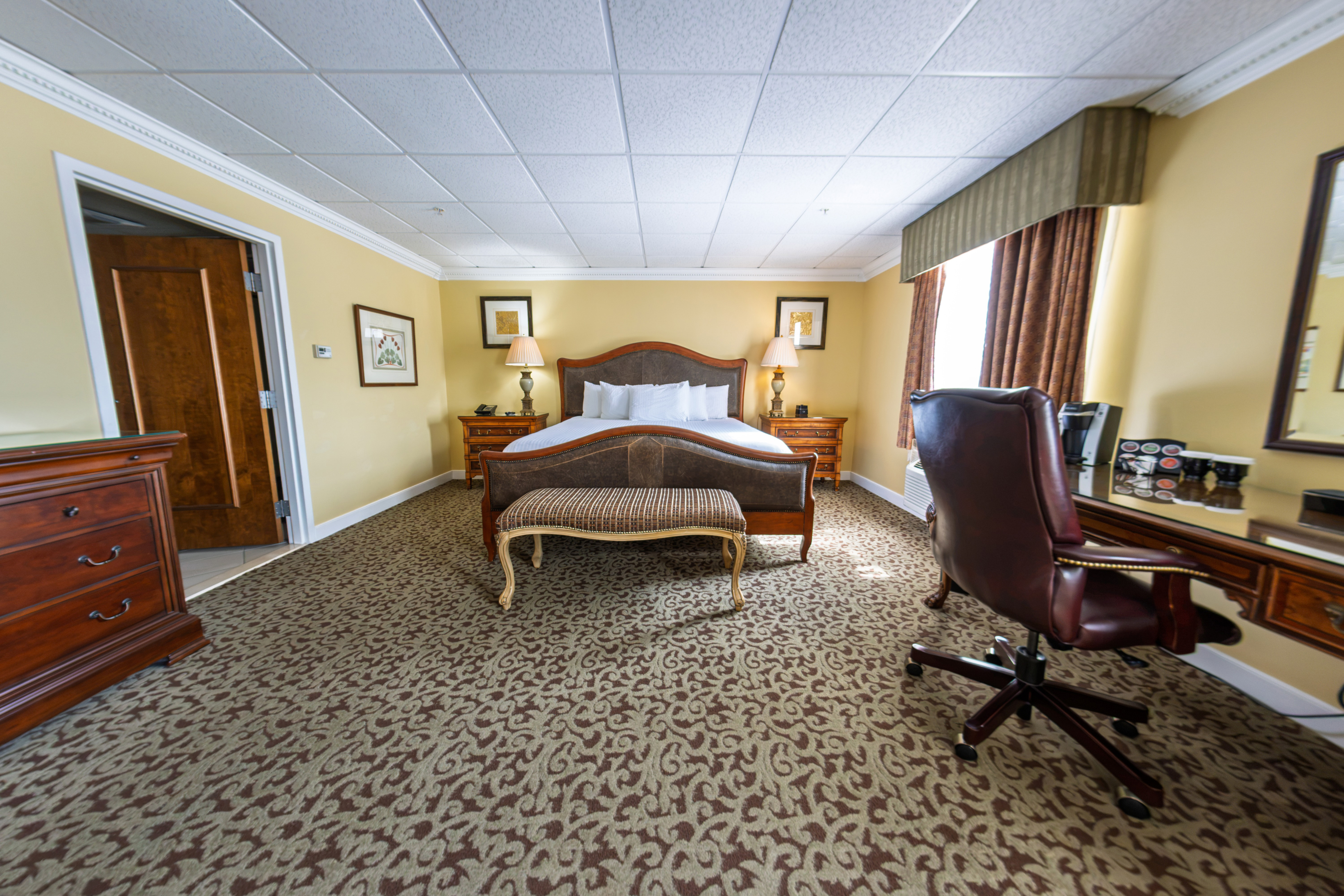 Guest room at the The Blennerhassett Giovanni Hotel, Trademark Coll. by Wyndha in Parkersburg, West Virginia