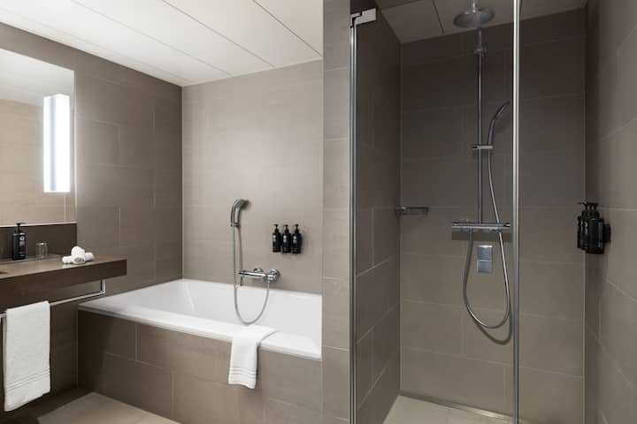 Guest room bath at the Vienna House by Wyndham Zur Bleiche Schaffhausen in Schaffhausen, Other than US/Canada