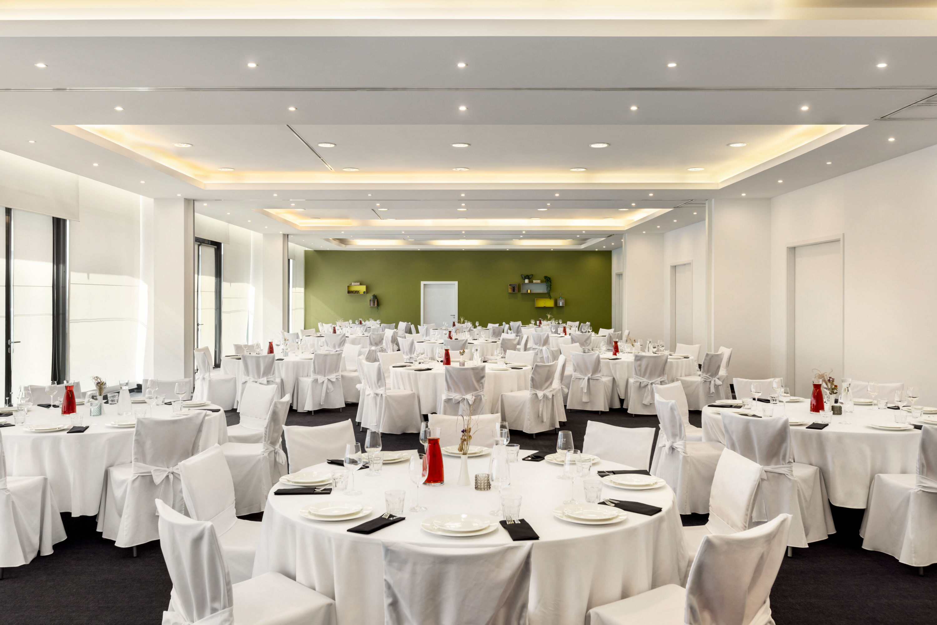 Meeting room banquet rounds at Vienna House Easy by Wyndham Pilsen in Pilsen, Other than US/Canada