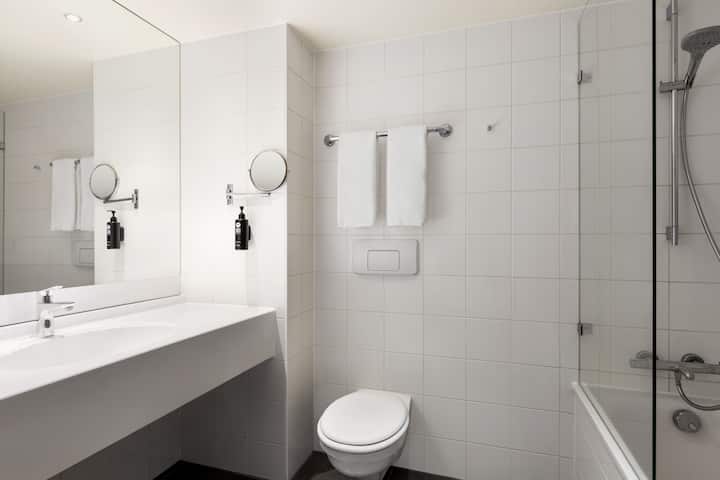 Guest room bath at the Vienna House Easy by Wyndham Bad Oeynhausen in Bad Oeynhausen, Other than US/Canada