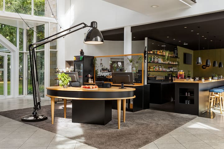 Vienna House Easy by Wyndham Bad Oeynhausen reception in Bad Oeynhausen, Other than US/Canada