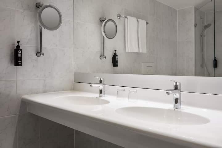 Vienna House Easy by Wyndham Bad Oeynhausen suite in Bad Oeynhausen, Other than US/Canada