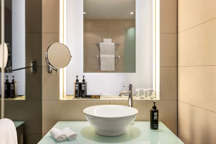 Guest room bath at the Vienna House by Wyndham Andel's Berlin in Berlin, Other than US/Canada