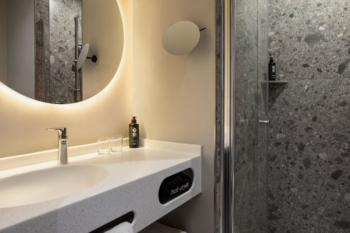 Guest room bath at the Vienna House Easy by Wyndham Berlin Potsdamer Platz in Berlin, Other than US/Canada