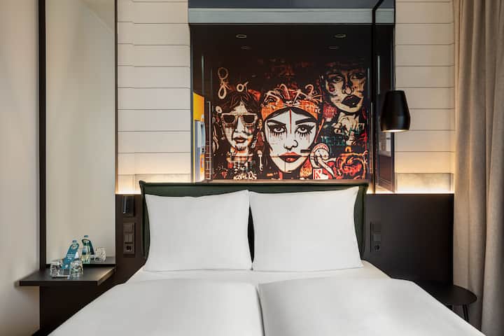 Guest room at the Vienna House Easy by Wyndham Berlin Potsdamer Platz in Berlin, Other than US/Canada