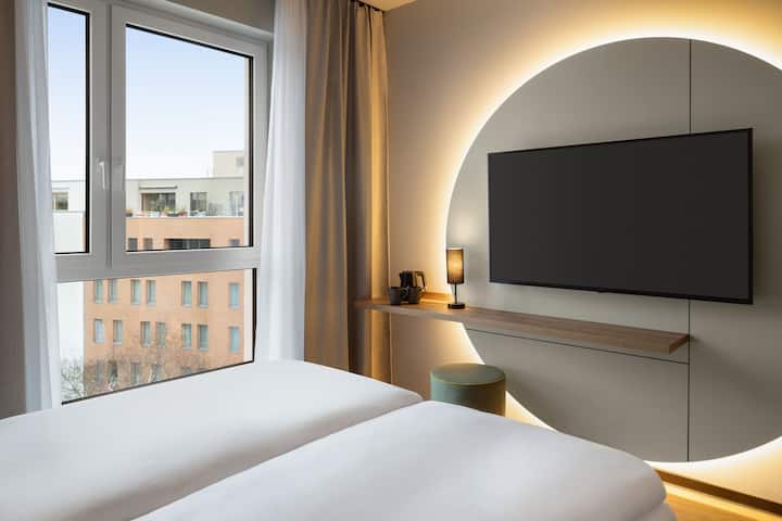 Guest room at the Vienna House Easy by Wyndham Berlin Potsdamer Platz in Berlin, Other than US/Canada