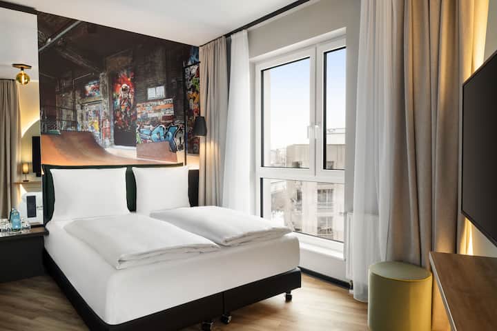 Guest room at the Vienna House Easy by Wyndham Berlin Potsdamer Platz in Berlin, Other than US/Canada
