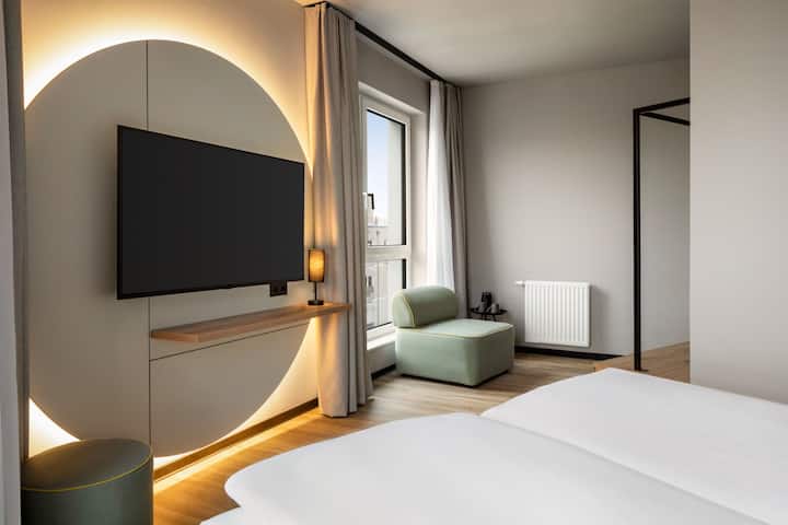 Guest room at the Vienna House Easy by Wyndham Berlin Potsdamer Platz in Berlin, Other than US/Canada