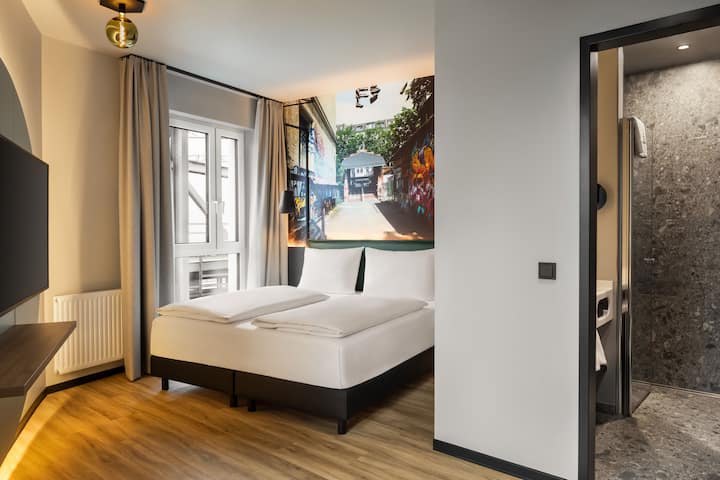 Guest room at the Vienna House Easy by Wyndham Berlin Potsdamer Platz in Berlin, Other than US/Canada