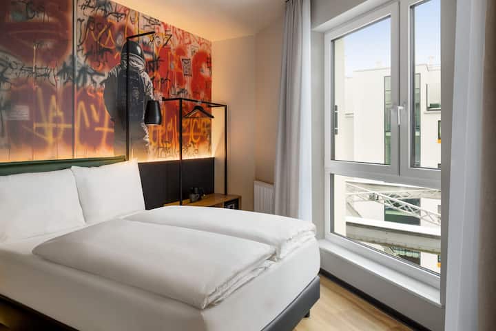 Guest room at the Vienna House Easy by Wyndham Berlin Potsdamer Platz in Berlin, Other than US/Canada