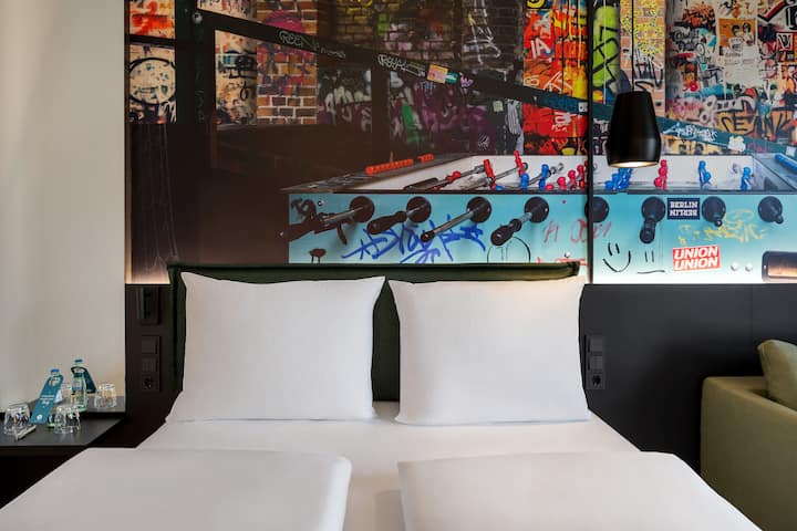 Guest room at the Vienna House Easy by Wyndham Berlin Potsdamer Platz in Berlin, Other than US/Canada