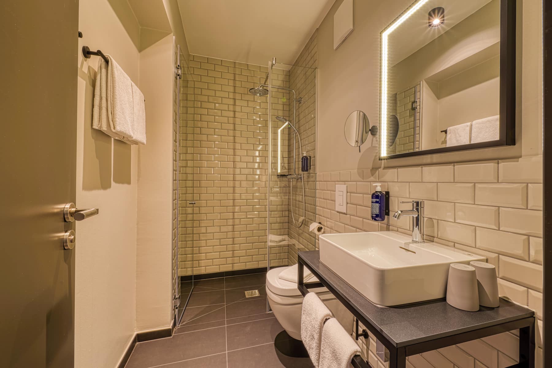 Guest room bath at the Vienna House Easy by Wyndham Bonn in Bonn, Other than US/Canada